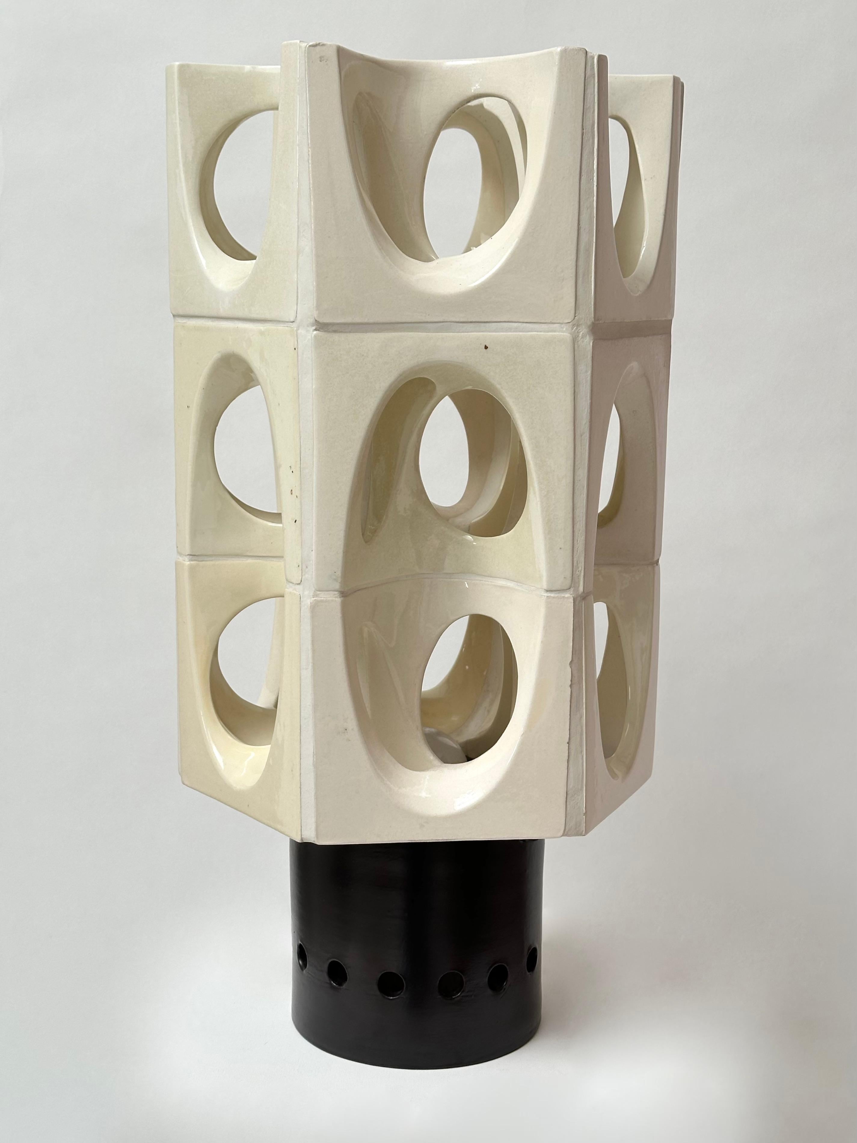 Paire de lampes de table sculpturales hexagonales, Jean Derval, Vallauris 1968 en vente 3