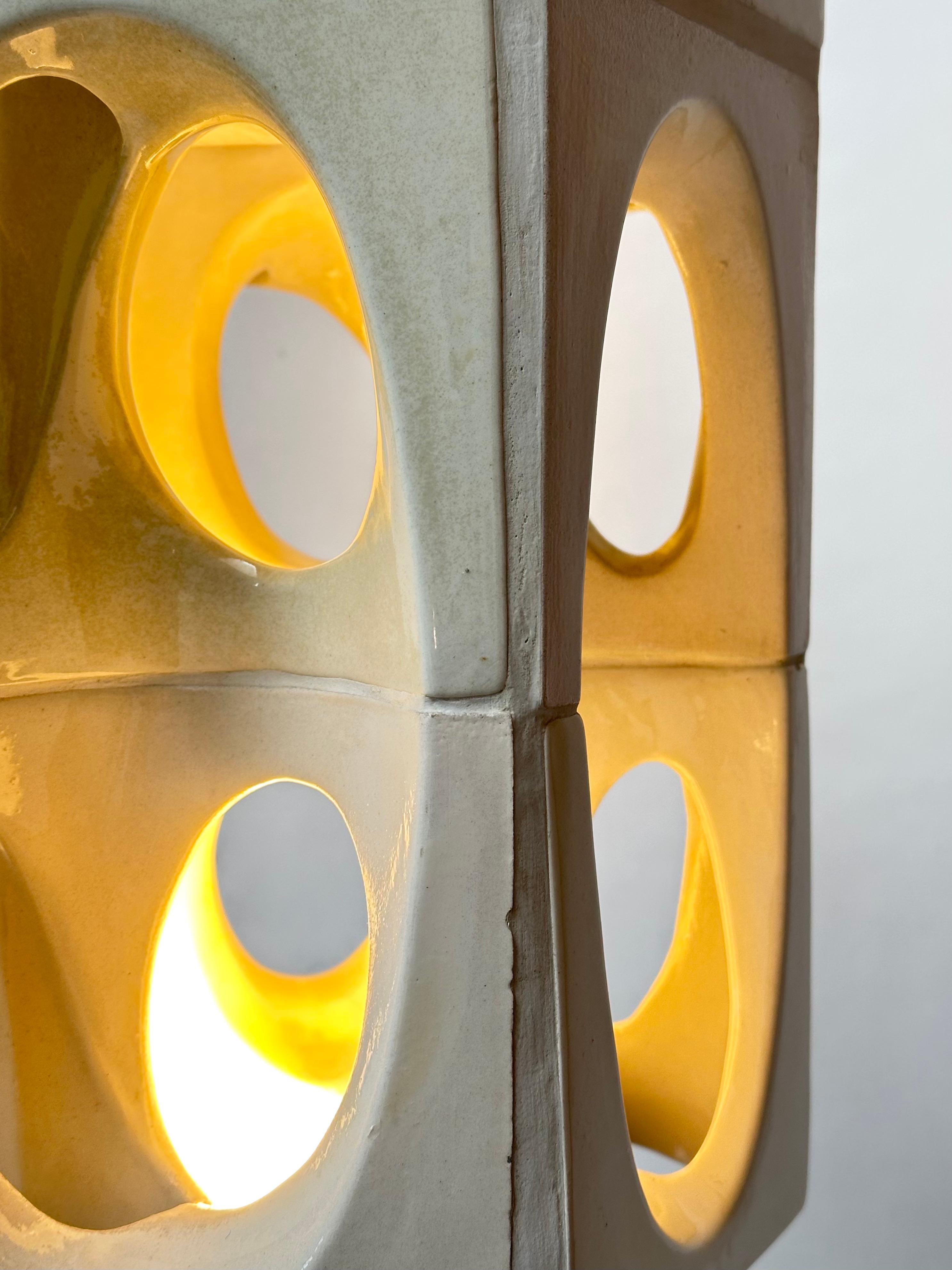 Paire de lampes de table sculpturales hexagonales, Jean Derval, Vallauris 1968 en vente 4