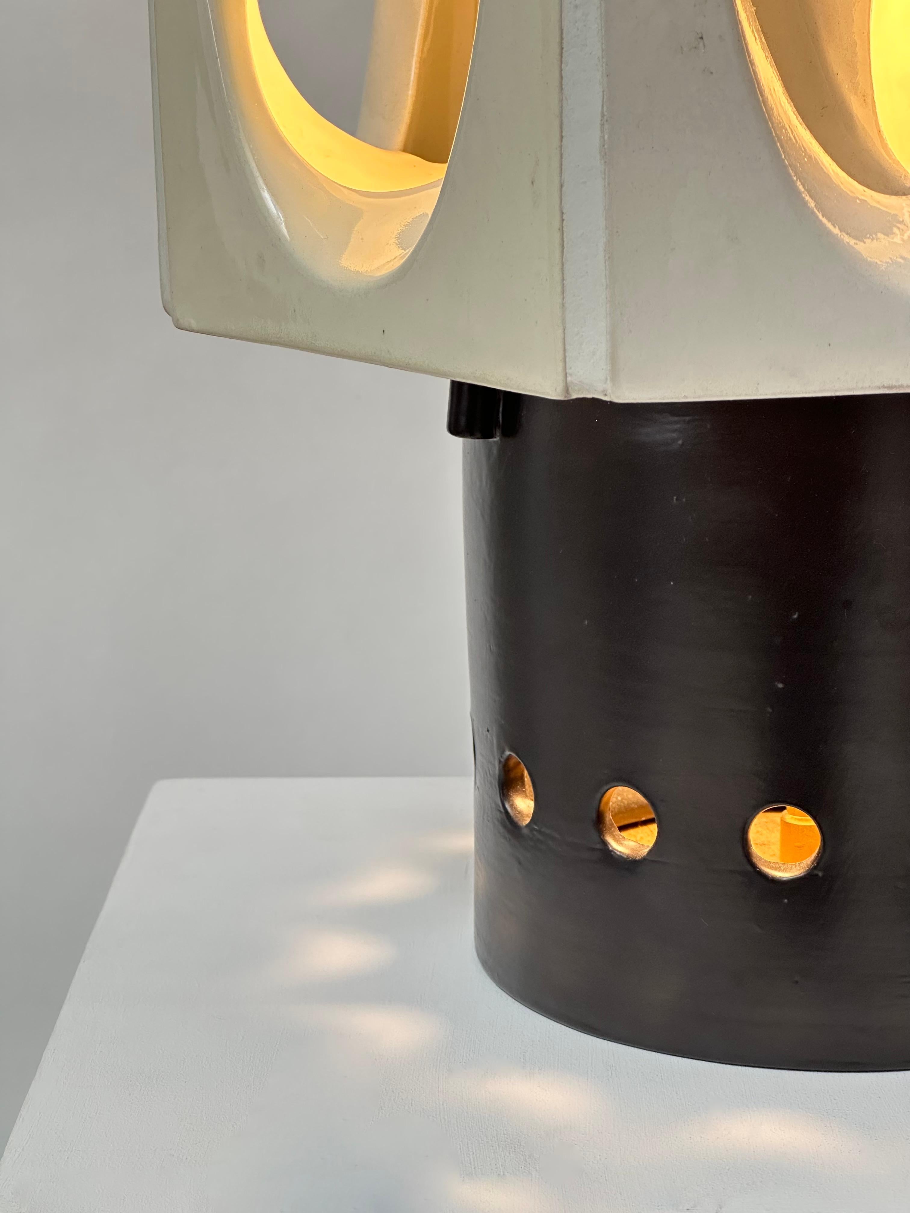 Paire de lampes de table sculpturales hexagonales, Jean Derval, Vallauris 1968 en vente 5