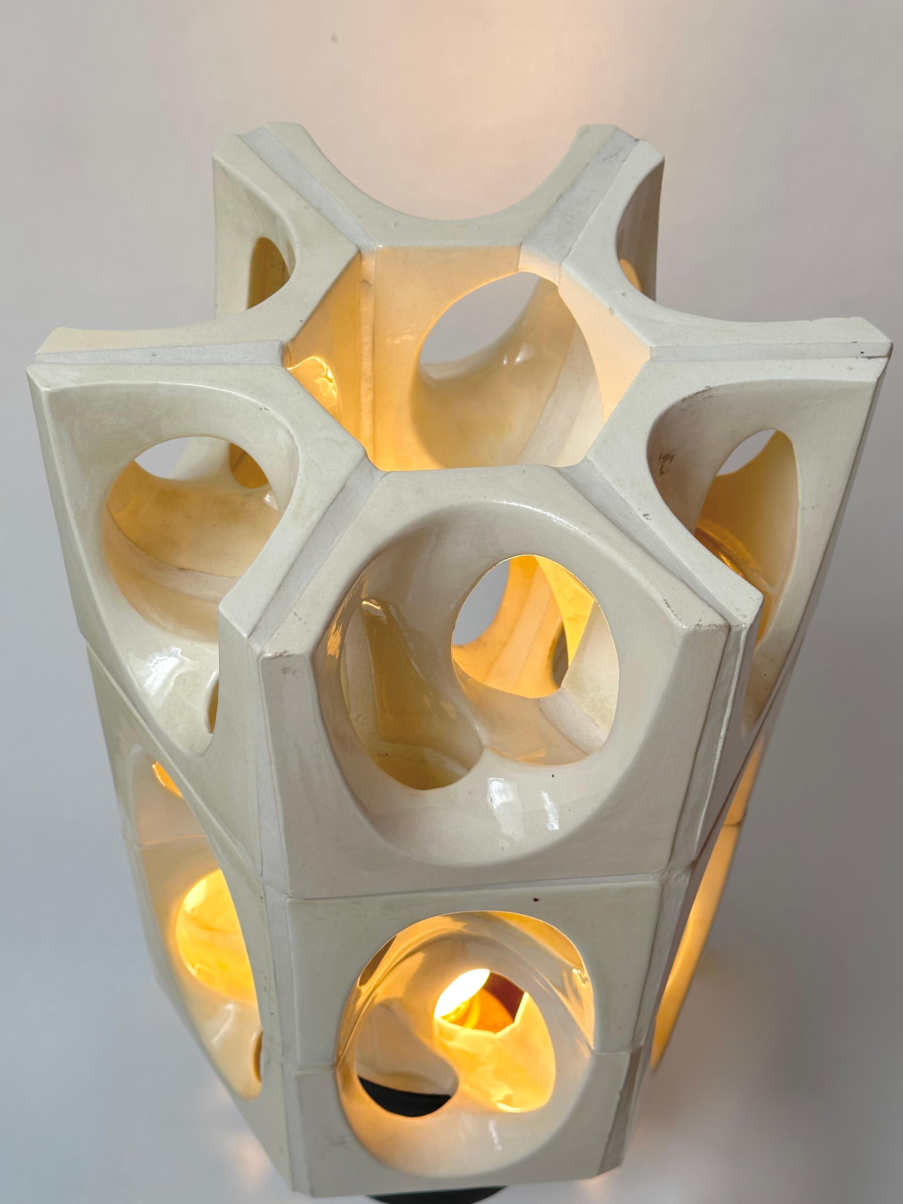 Paire de lampes de table sculpturales hexagonales, Jean Derval, Vallauris 1968 en vente 6