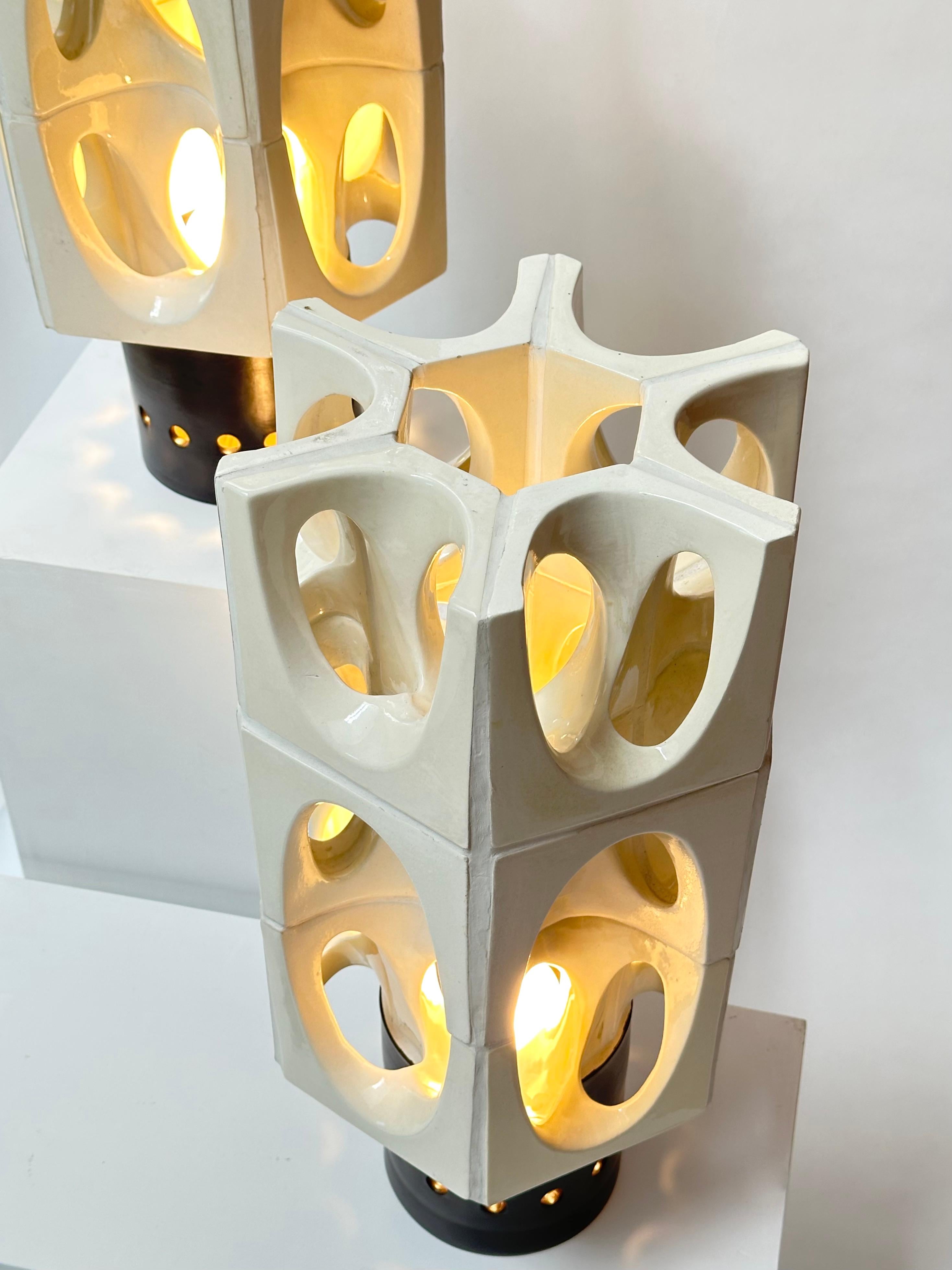 Vernissé Paire de lampes de table sculpturales hexagonales, Jean Derval, Vallauris 1968 en vente
