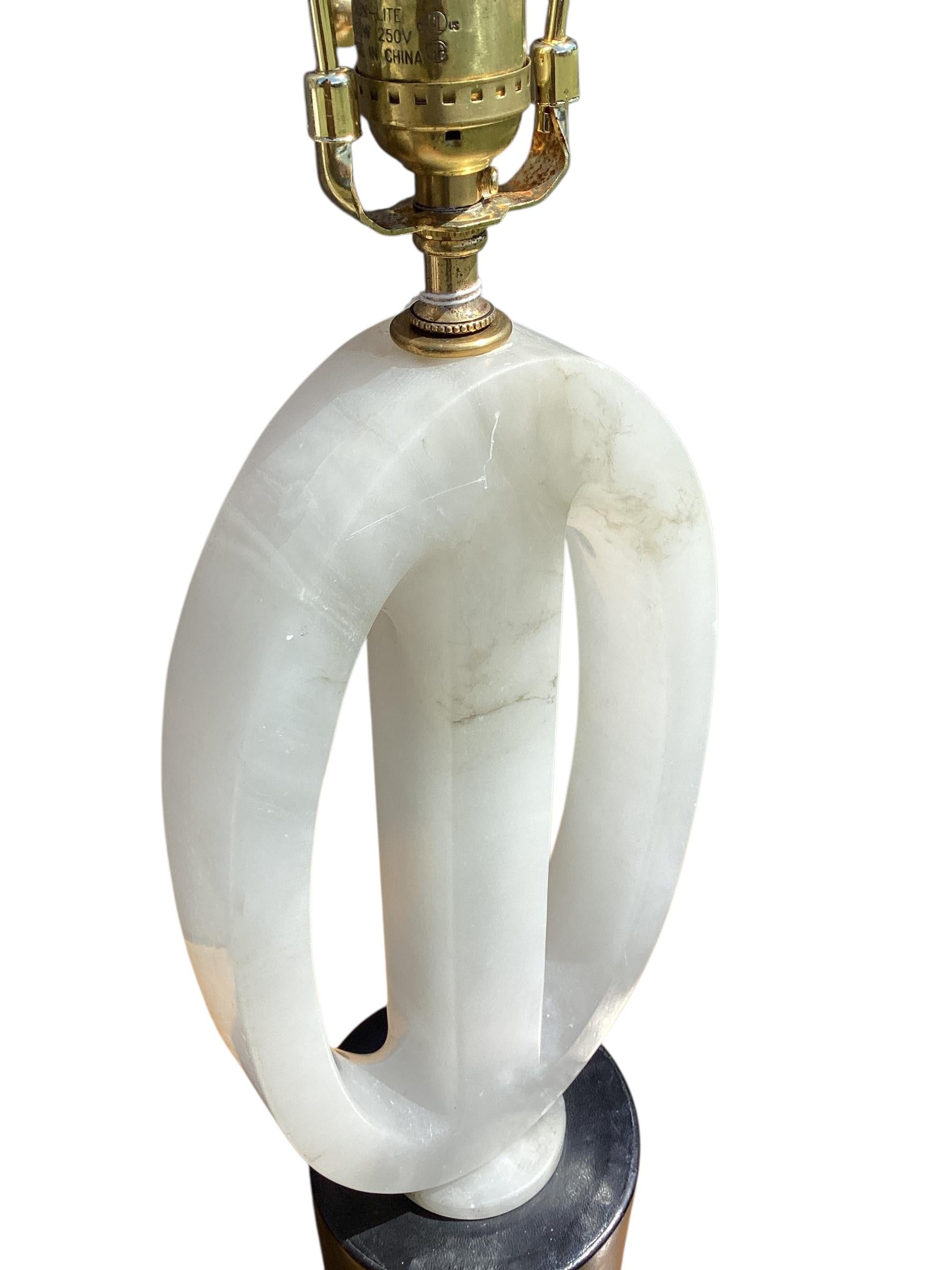 Paire de lampes sculpturales en albâtre italien en vente 3
