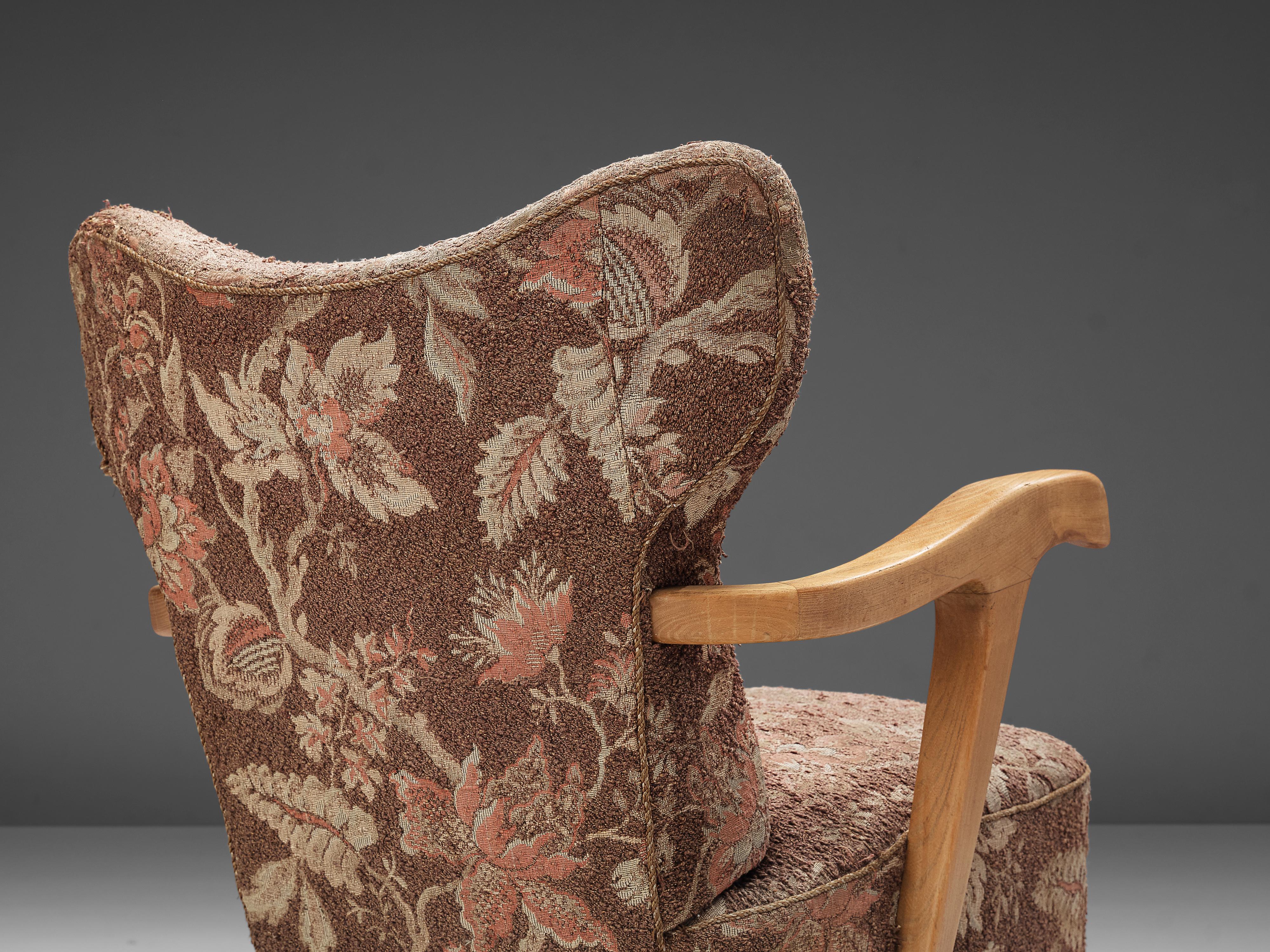 Mid-20th Century Pair of Sculptural Italian Lounge Chairs in Oak and Floral Upholstery