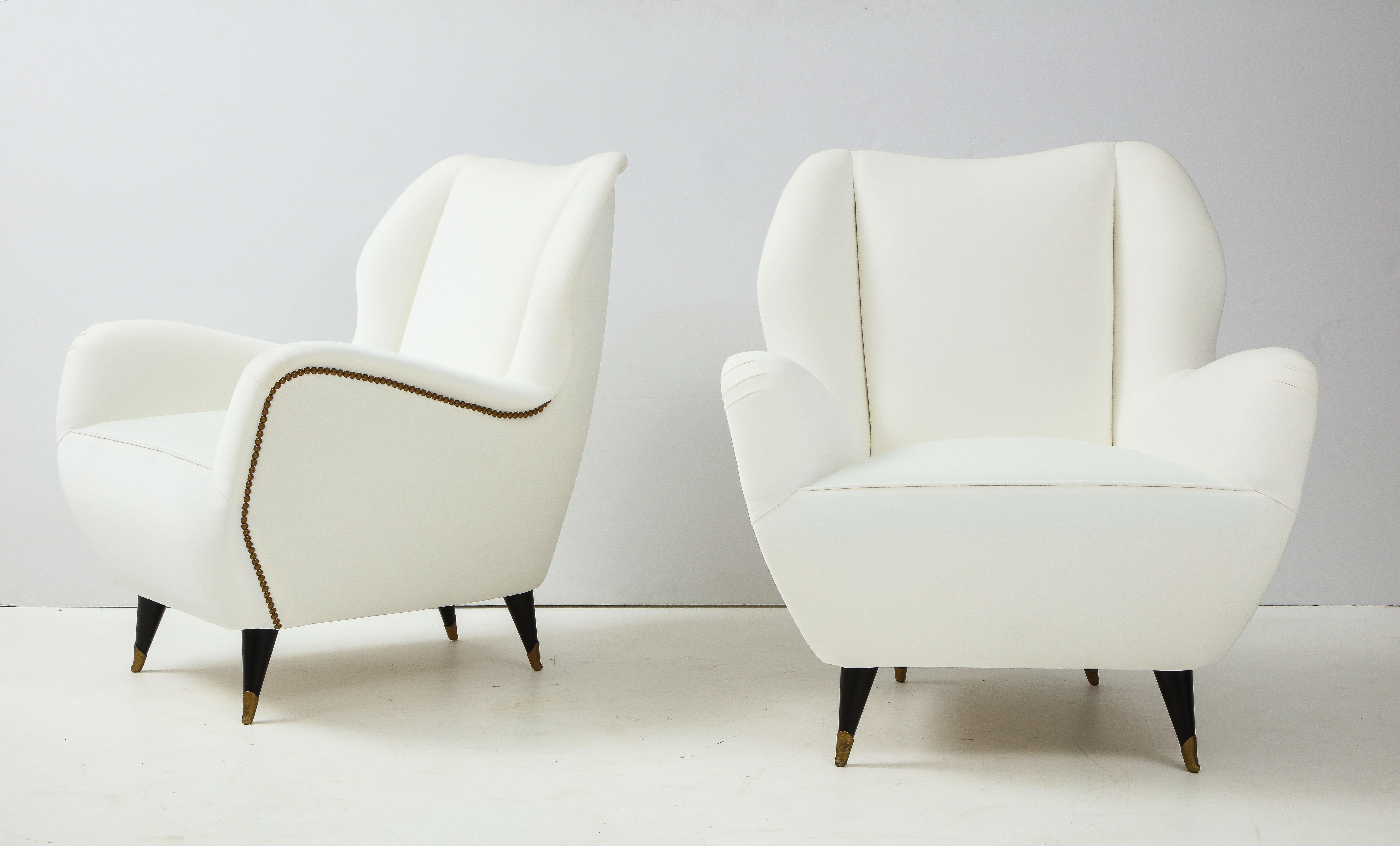 Pair of Sculptural Italian Vintage Lounge Chairs, Attributed to Gio Ponti For Sale 4