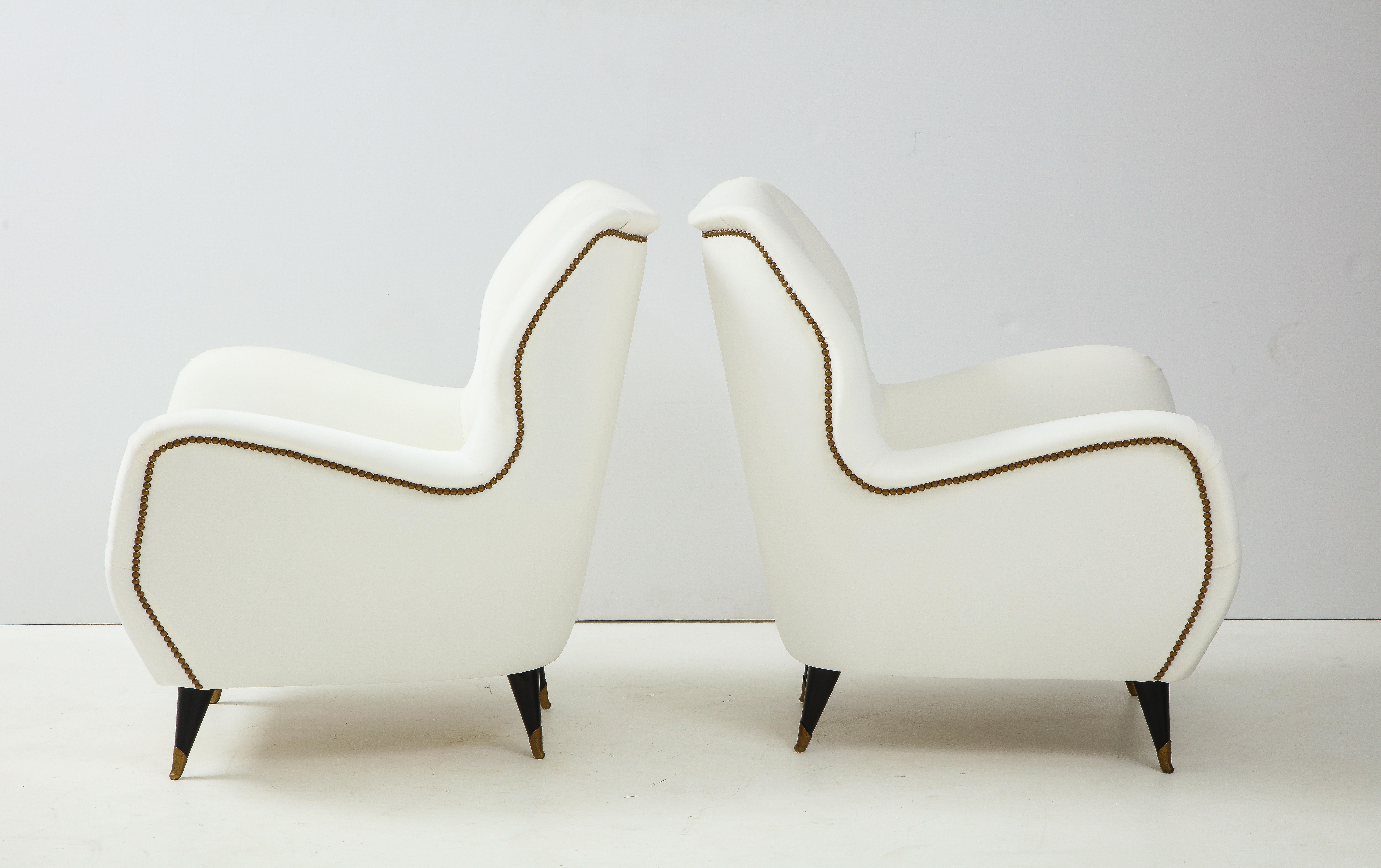 Mid-Century Modern Pair of Sculptural Italian Vintage Lounge Chairs, Attributed to Gio Ponti For Sale