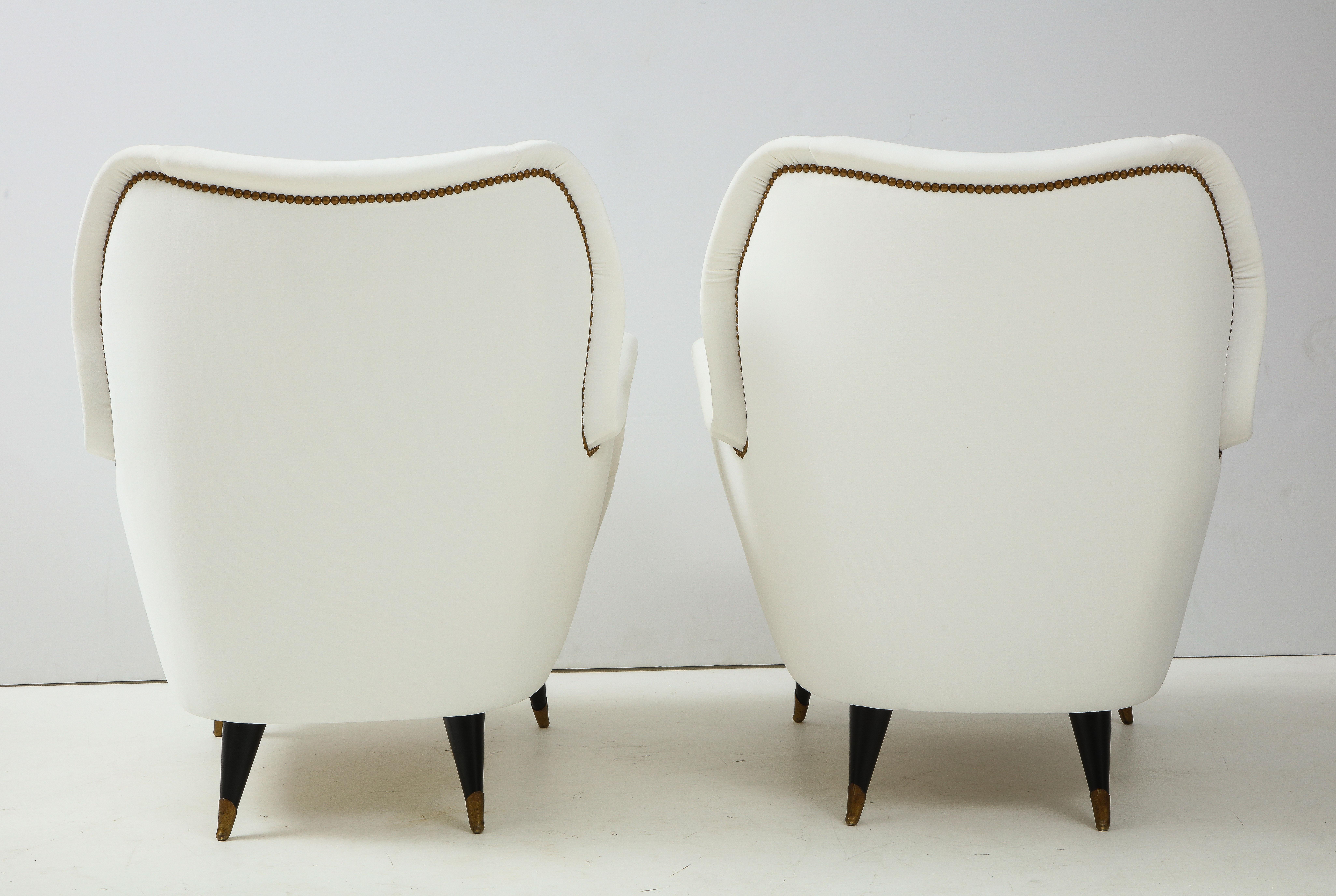 Brass Pair of Sculptural Italian Vintage Lounge Chairs, Attributed to Gio Ponti For Sale