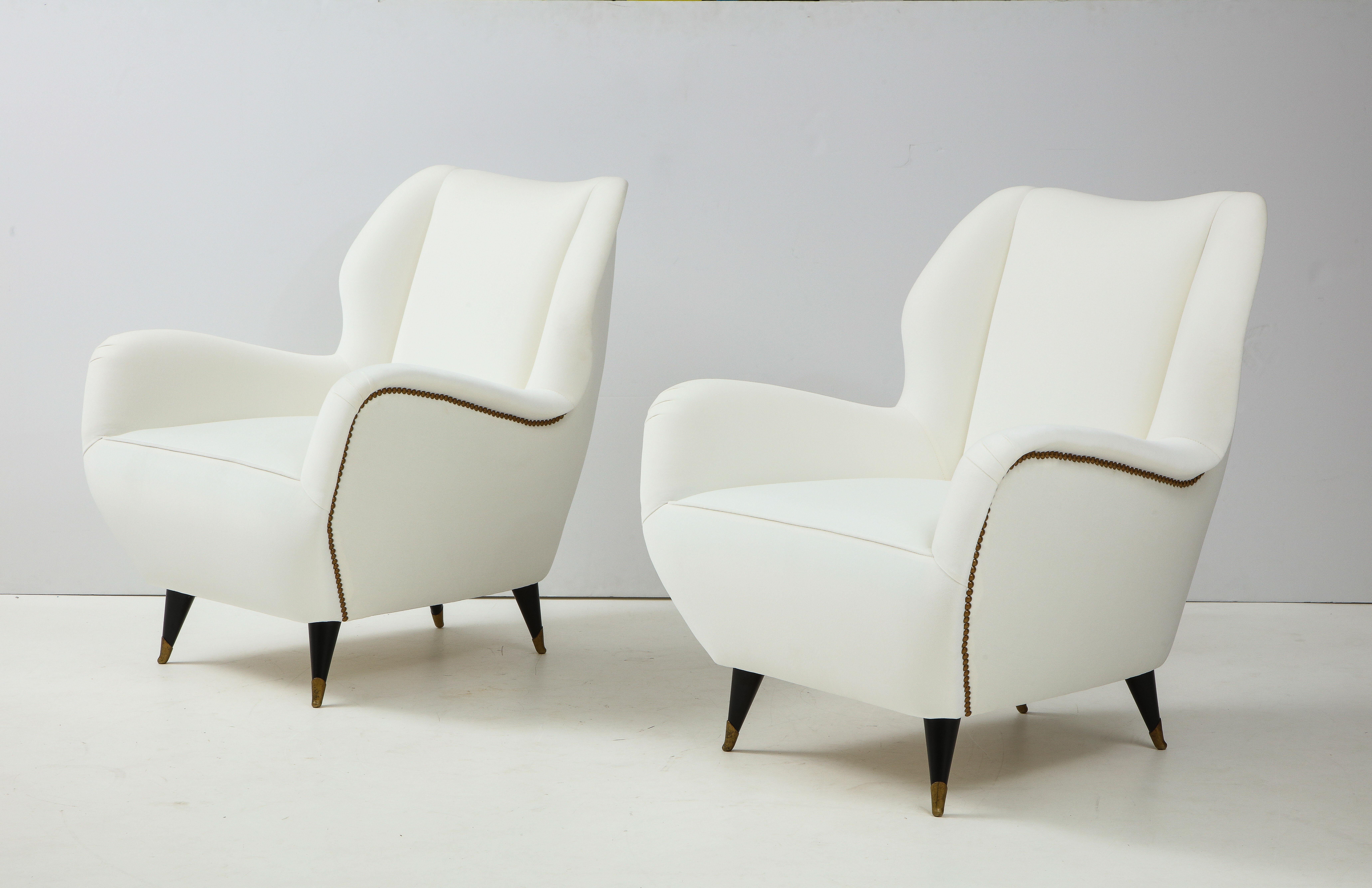 Pair of Sculptural Italian Vintage Lounge Chairs, Attributed to Gio Ponti For Sale 2