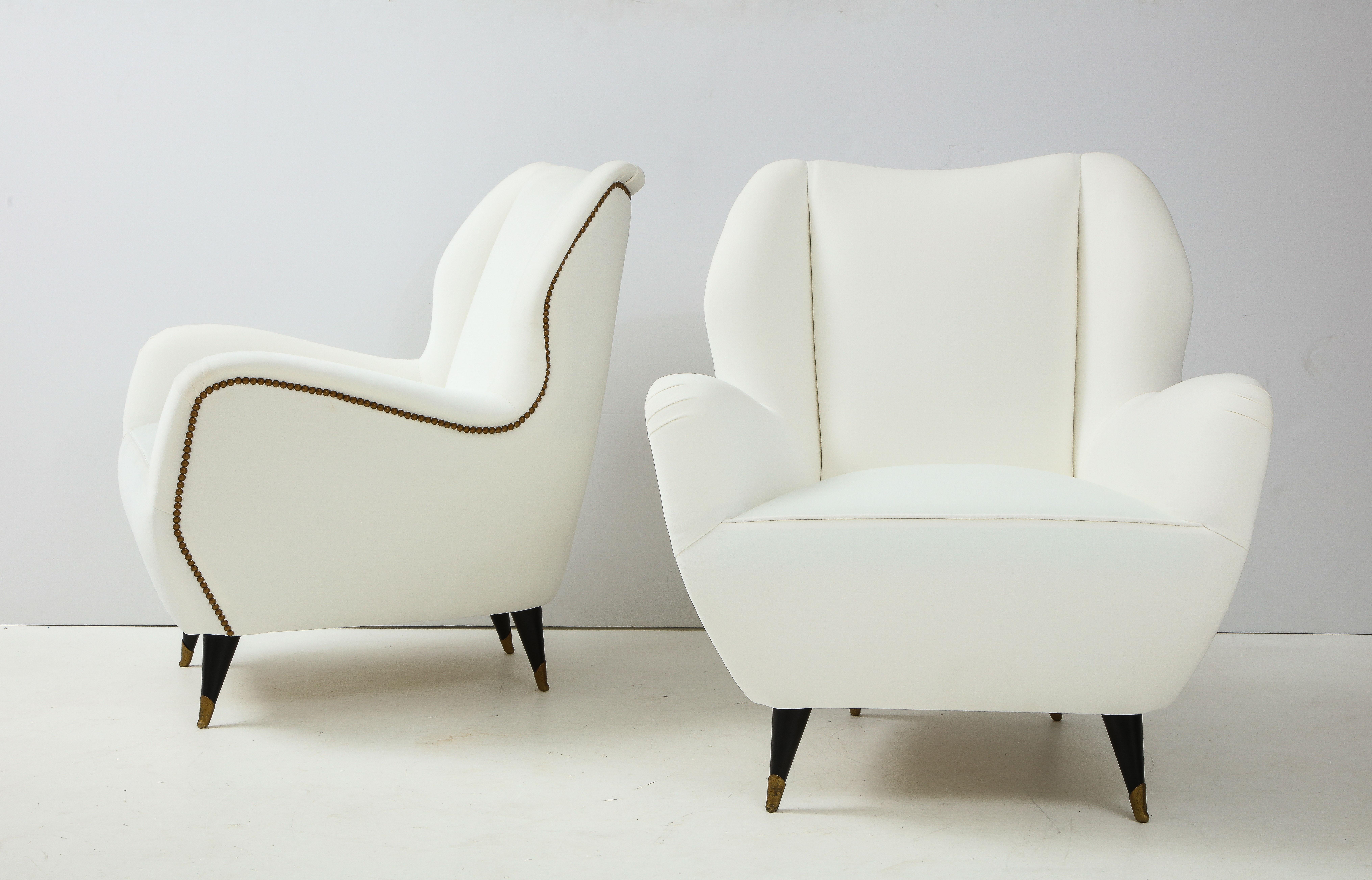 Pair of Sculptural Italian Vintage Lounge Chairs, Attributed to Gio Ponti For Sale 3