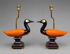 Par de lámparas de mesa esculturales de madera lacada con forma de pato, década de los 70
