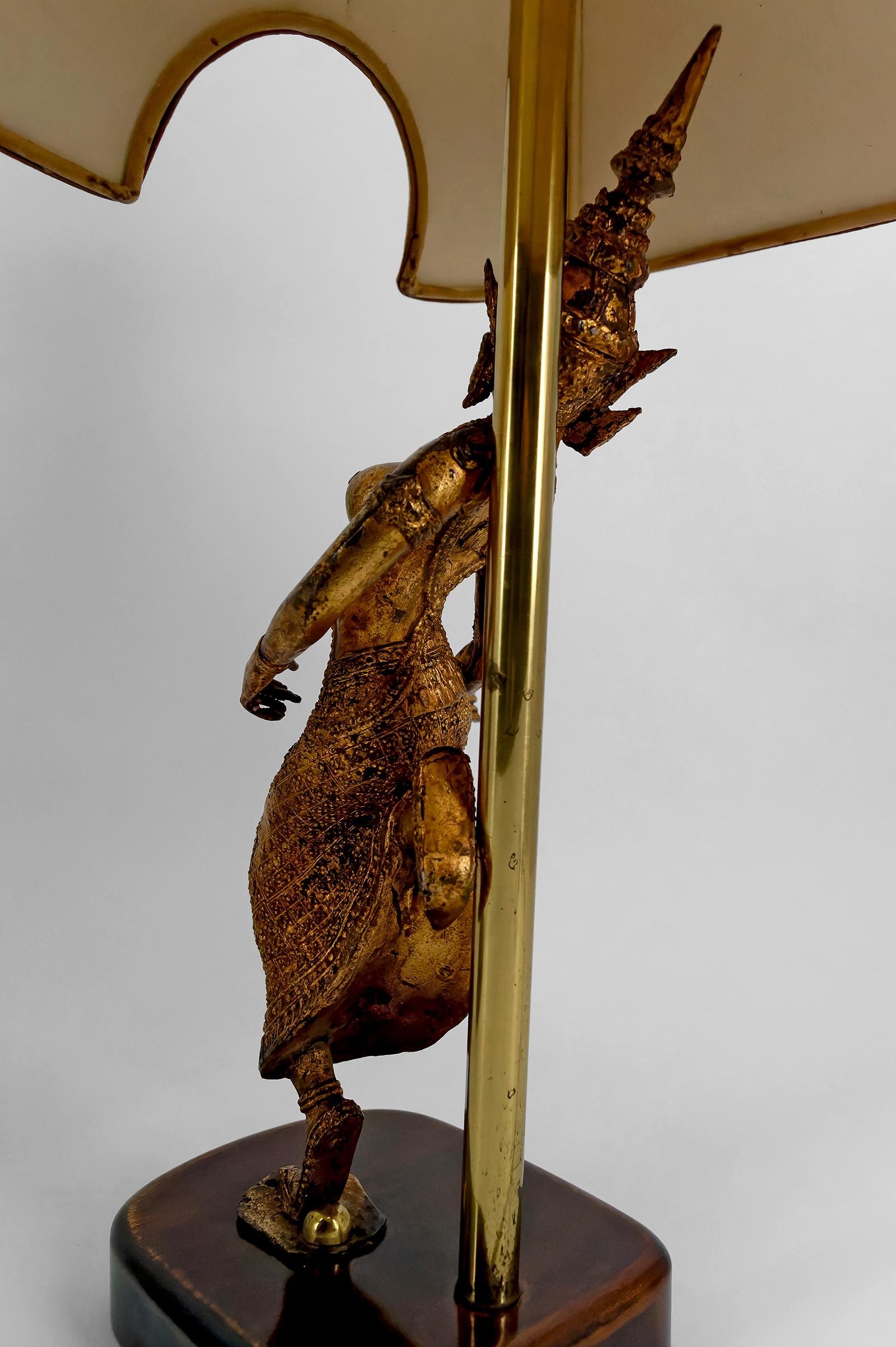 Paire de lampes sculpturales en bronze doré représentant des danseurs, Thaïlande, 20e siècle en vente 6