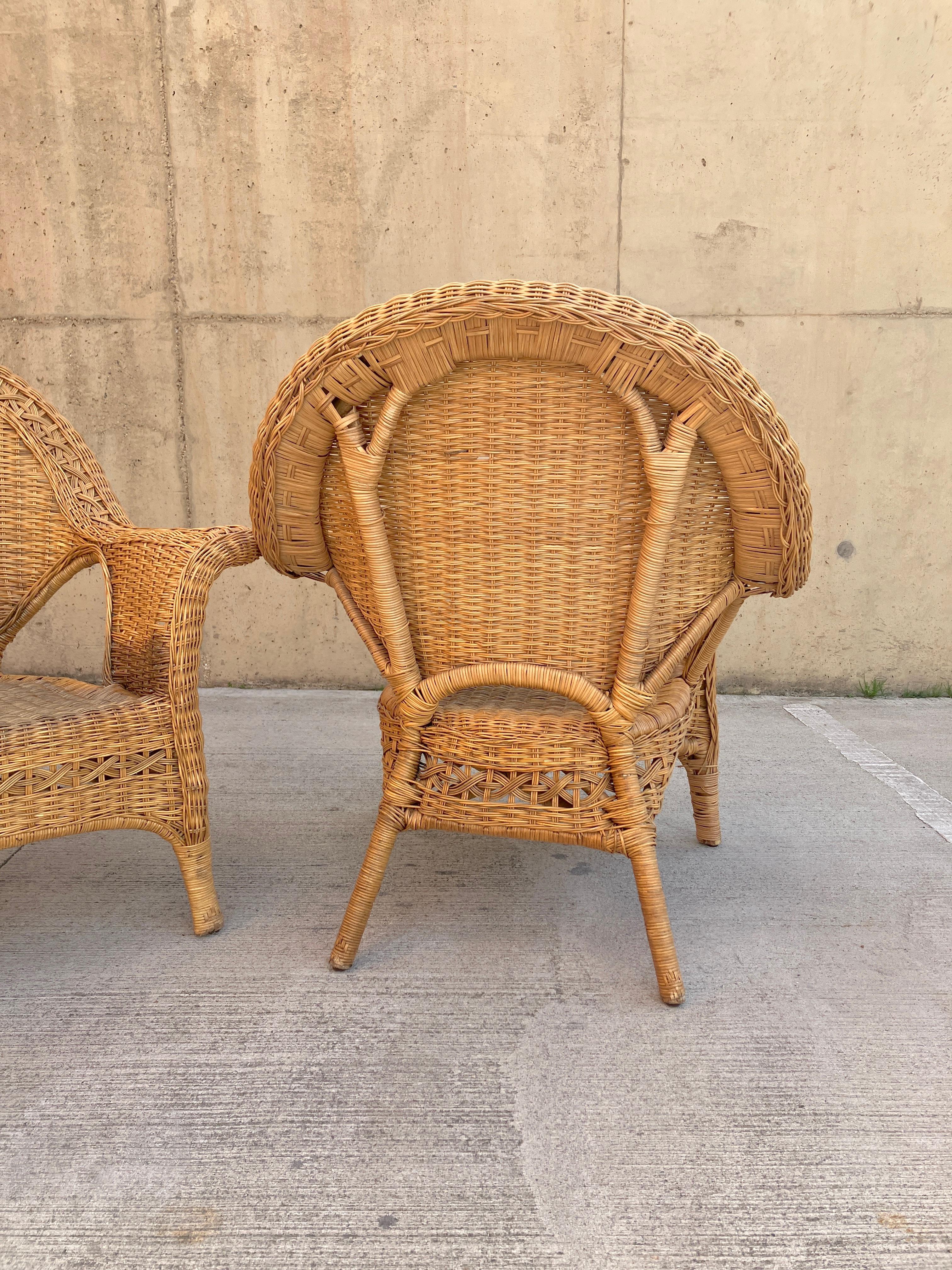 Bohémien Coppia di grandi poltrone scultoree in vimini e rattan del XX secolo in vendita