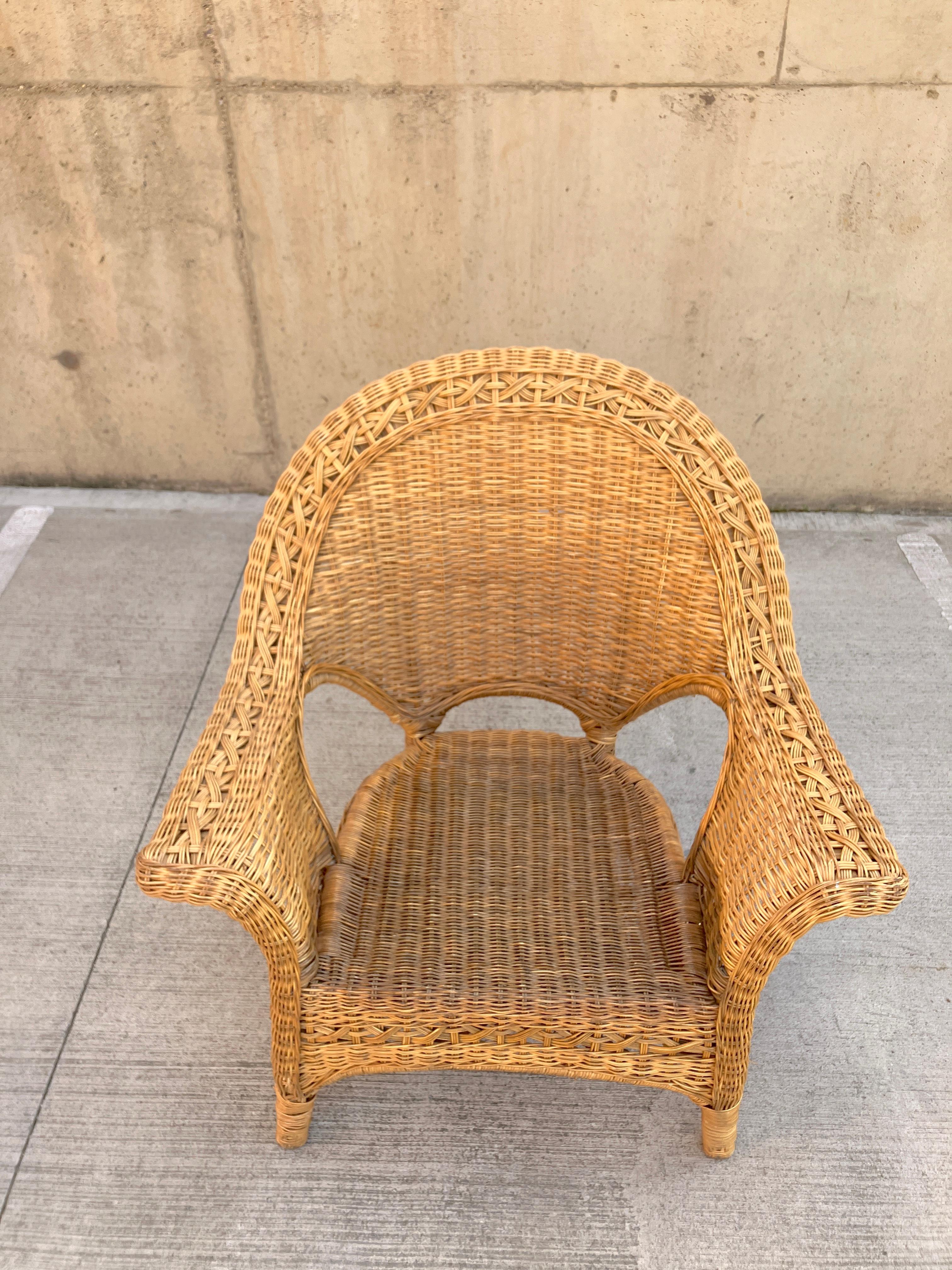 20th Century Pair of sculptural large wicker armchairs in rattan 20th century For Sale