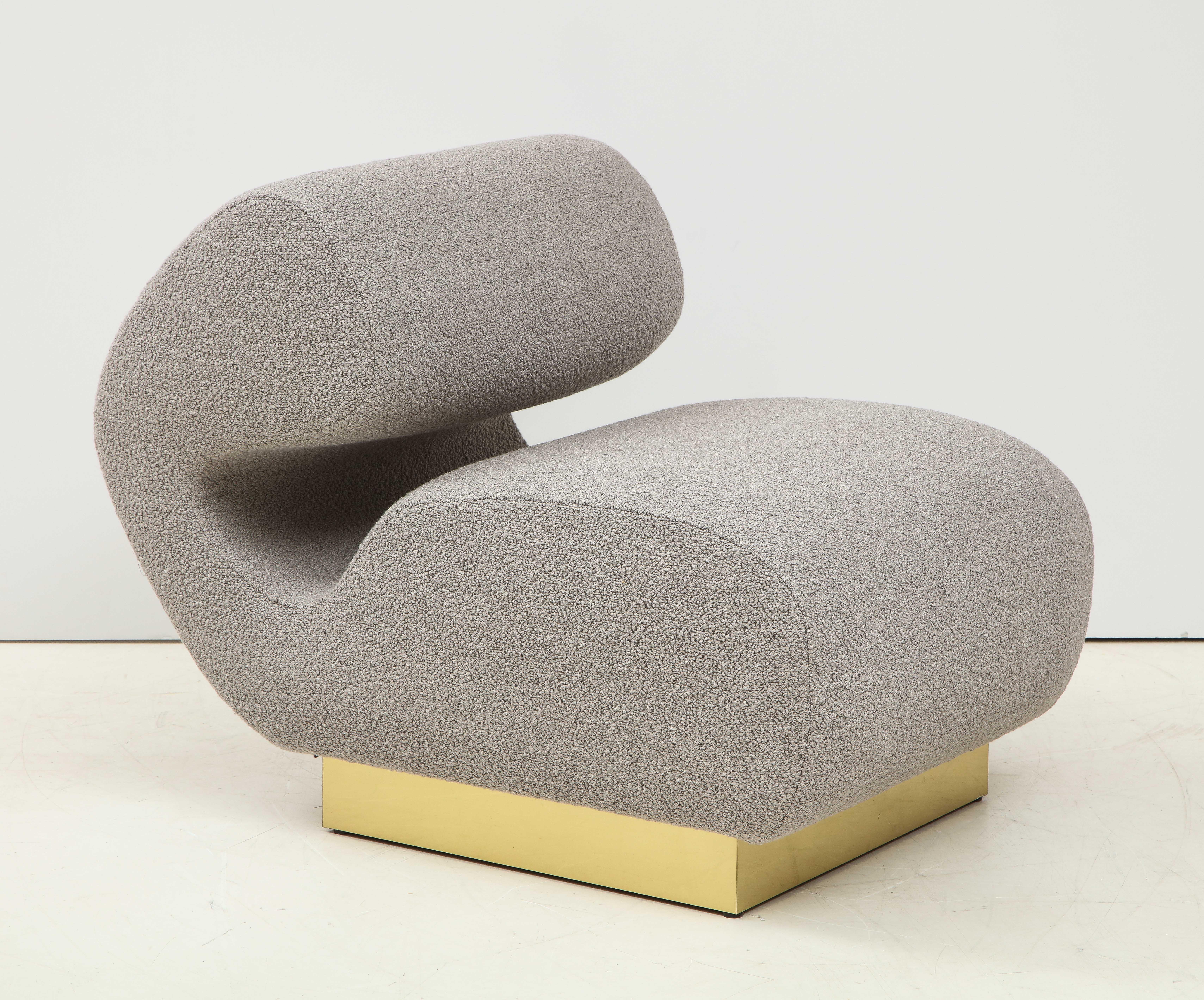 Pair of Sculptural Lounge Chairs in Grey Bouclé Fabric and Brass Base, Italy 3