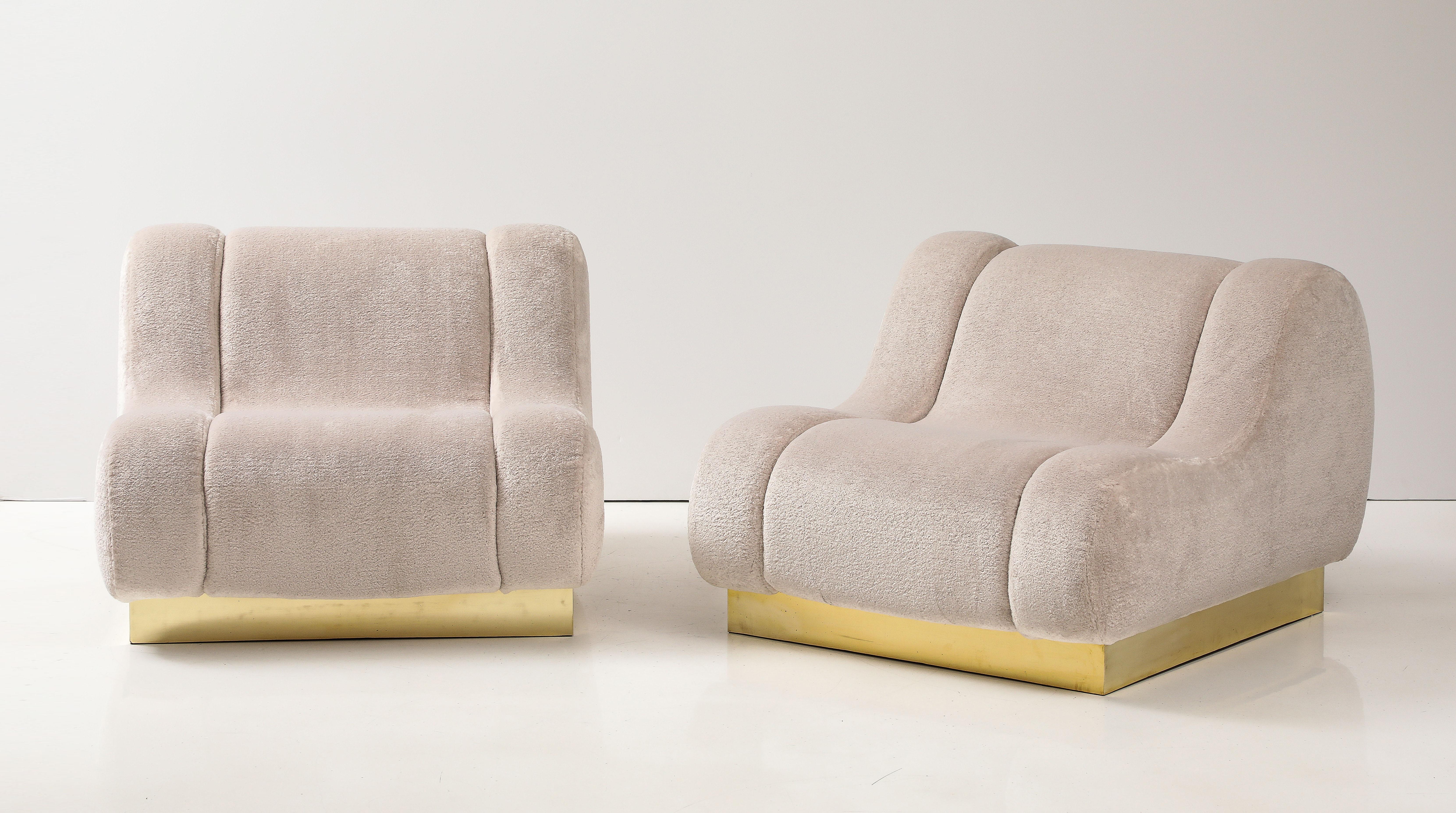 Pair of sculptural Mid-Century Modern Style lounge chairs handcrafted in Florence, Italy, 2024 by a master carpenter. Soft curves and comfortable, deep seating. Upholstered in an imported, ultra soft, high pile velvet fabric in soft beige by Dedar.