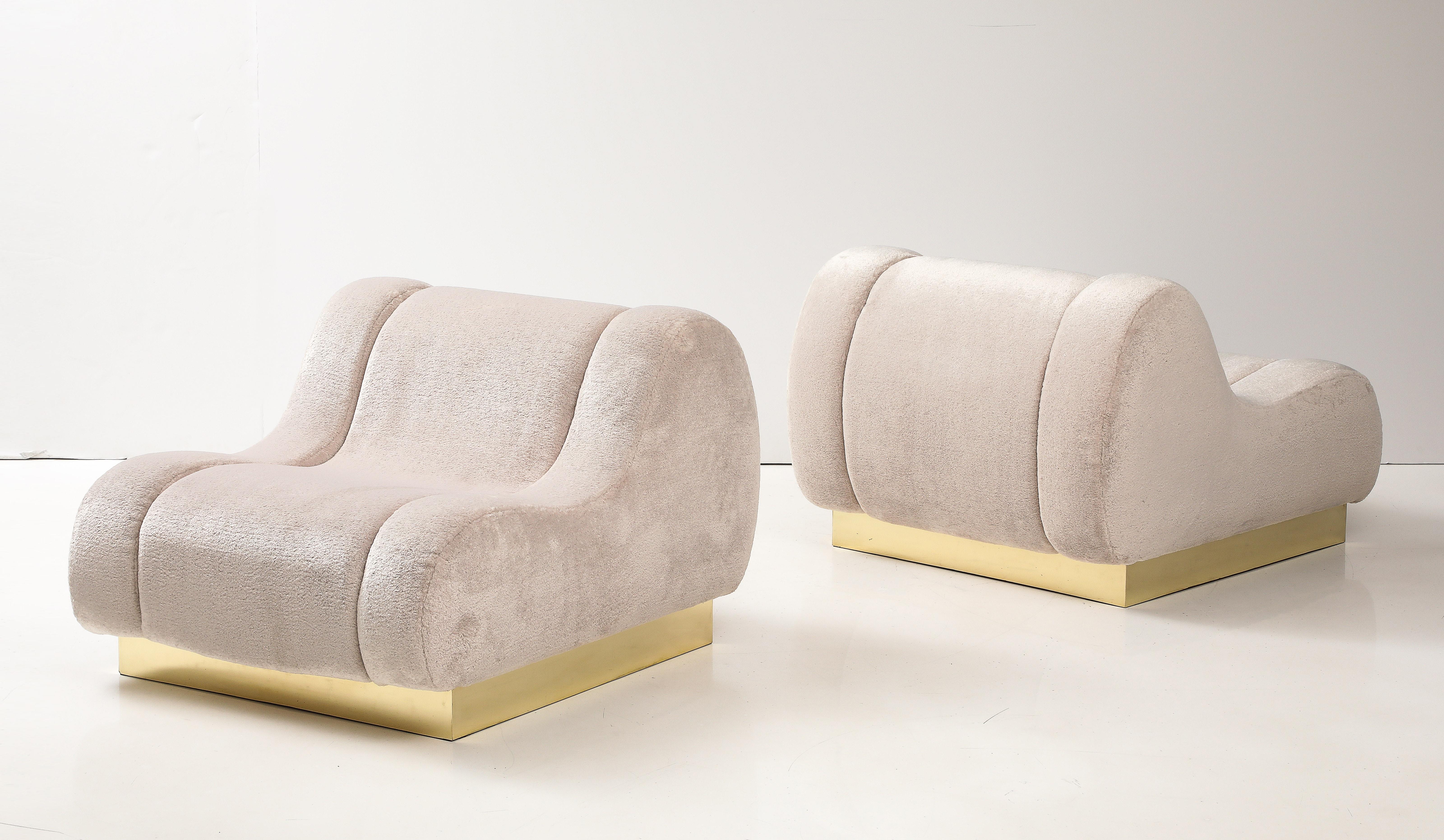 Italian Pair of Sculptural Lounge Chairs in High Pile Beige Velvet Brass Plinth, Italy For Sale