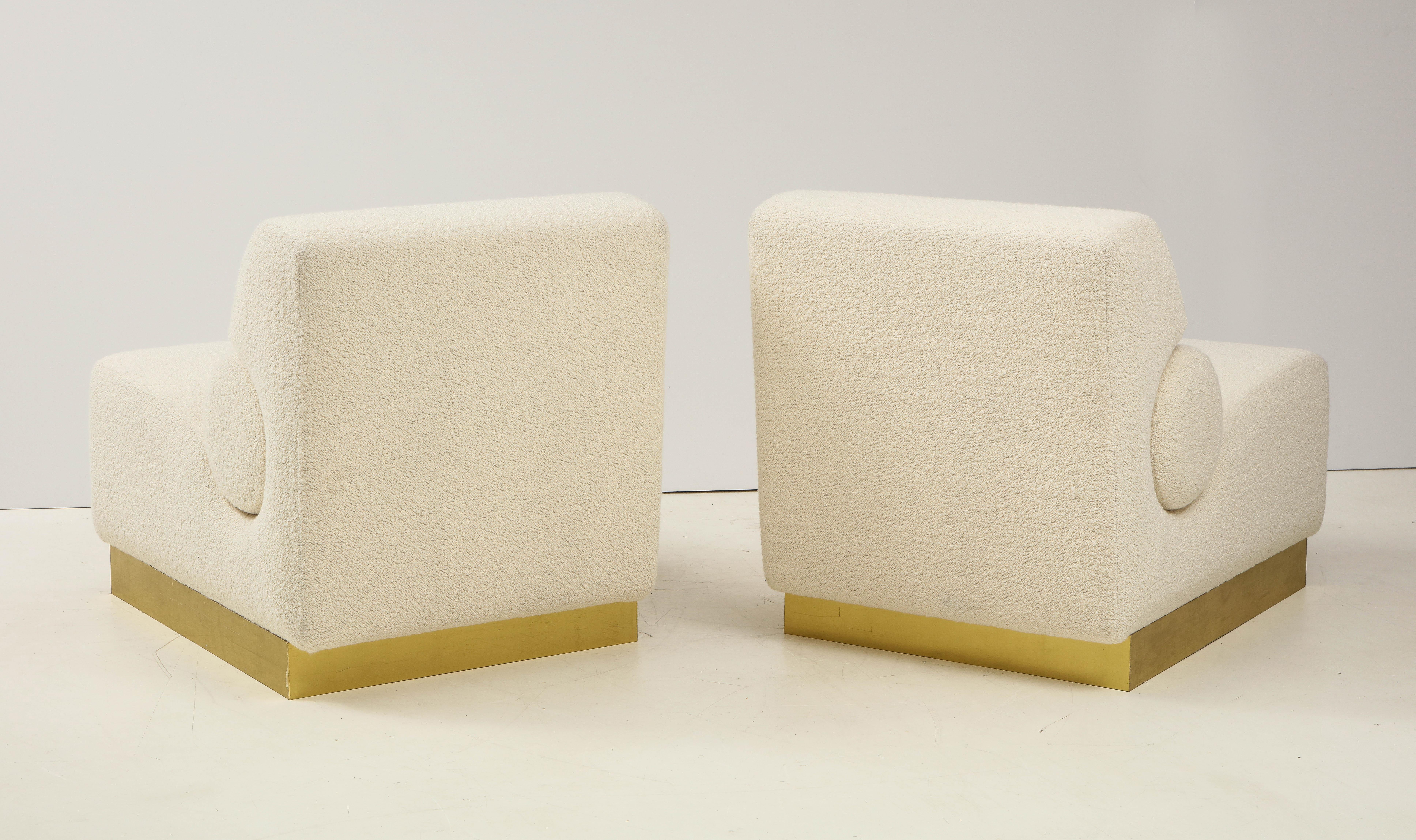 Pair of Sculptural Lounge Chairs in Ivory Boucle and Brass Base, Italy, New 4