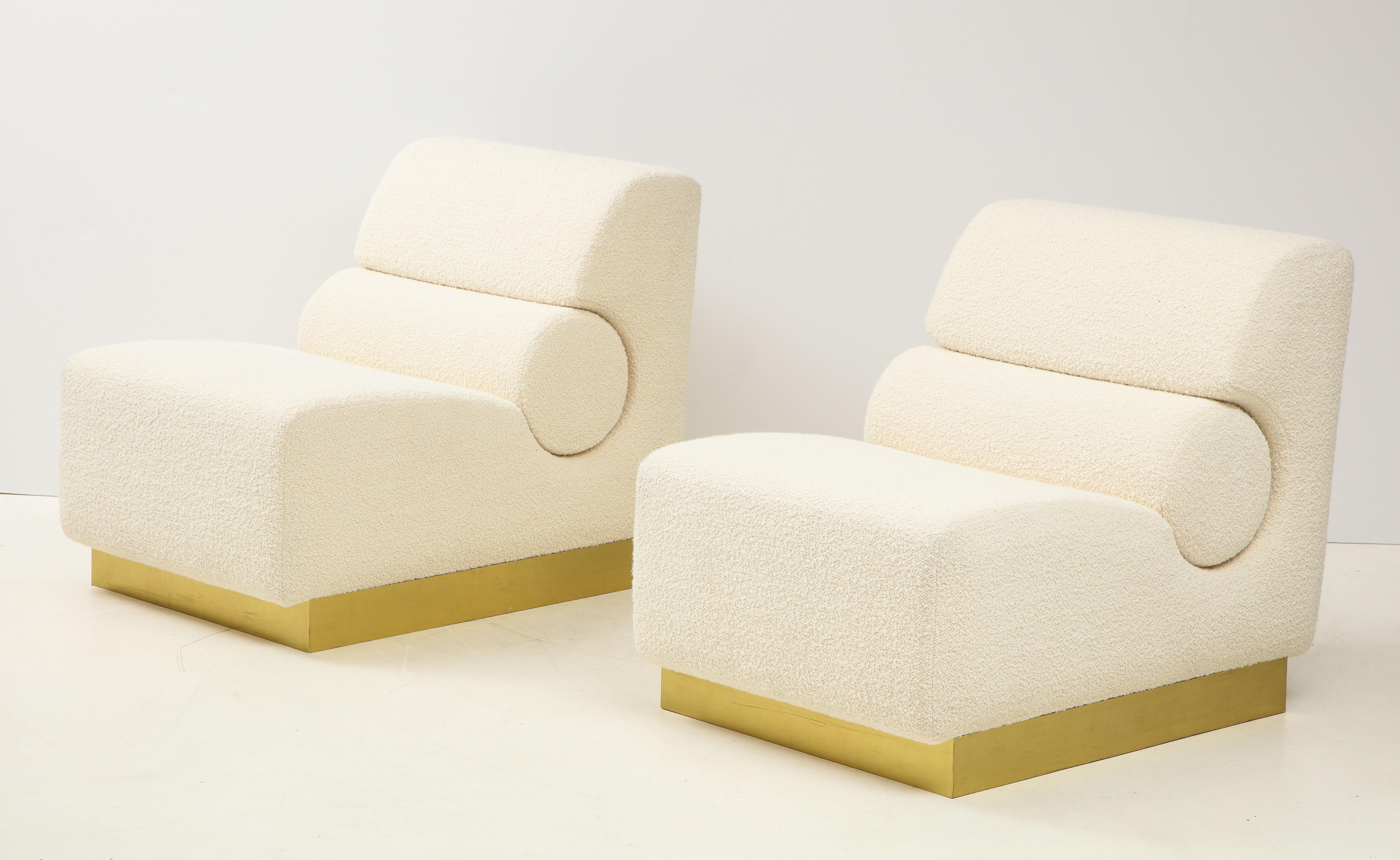 Pair of Sculptural Lounge Chairs in Ivory Boucle and Brass Base, Italy, New 5
