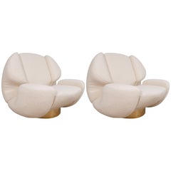 Pair of Sculptural Lounge Chairs in Ivory Bouclette Fabric and Brass Base, Italy