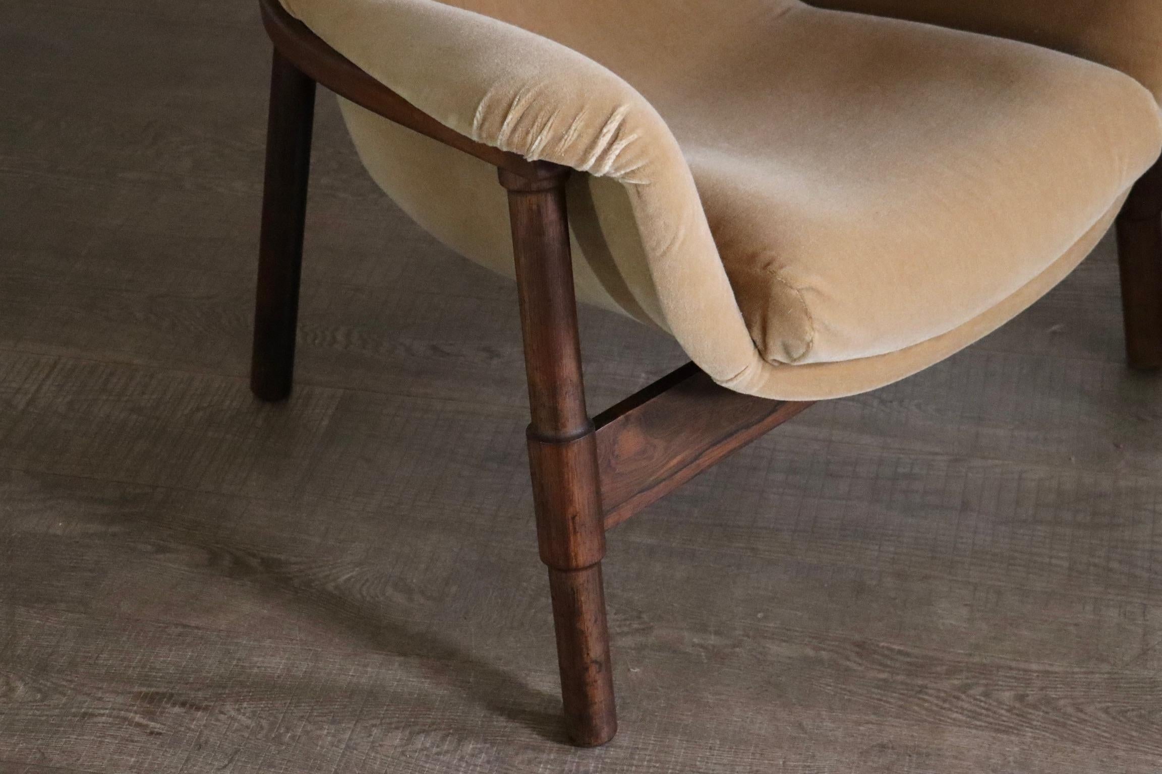 Paar skulpturale Loungesessel aus Mohair und Rosenholz, Italien 1950er Jahre im Angebot 4