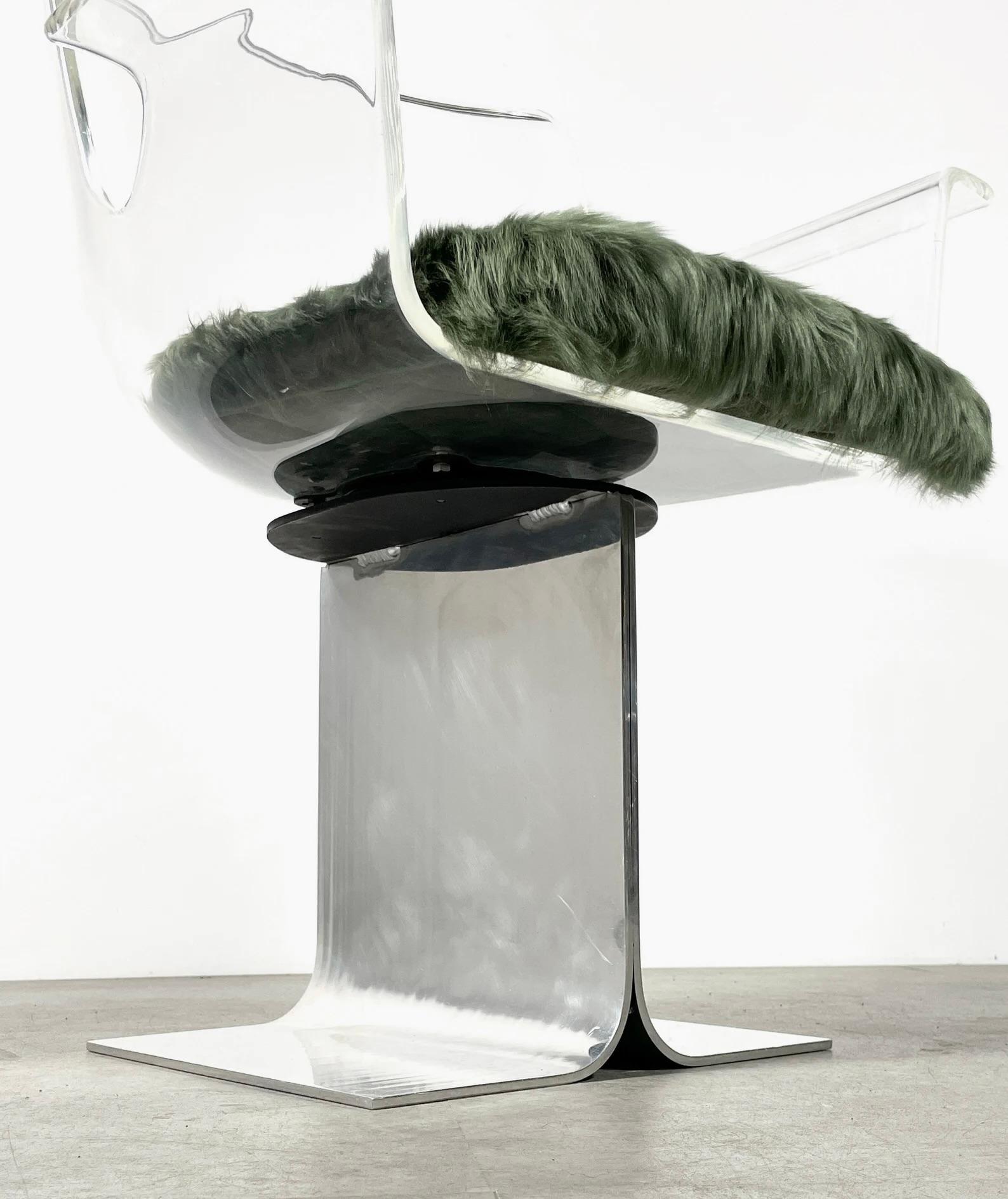 Coppia di sedie girevoli scultoree in lucite e alluminio di Pace Collectional 1970's in vendita 1