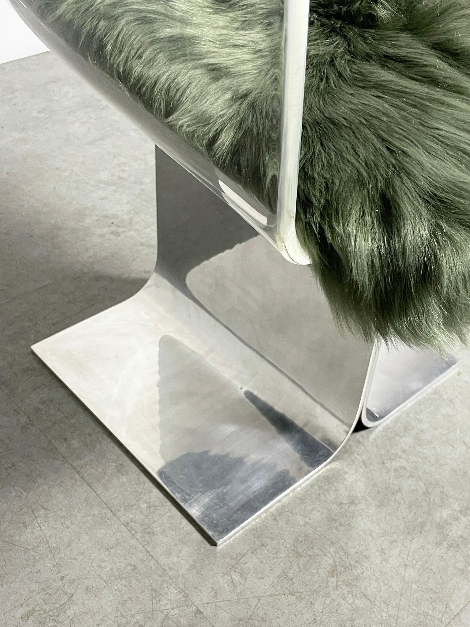 Coppia di sedie girevoli scultoree in lucite e alluminio di Pace Collectional 1970's in vendita 2