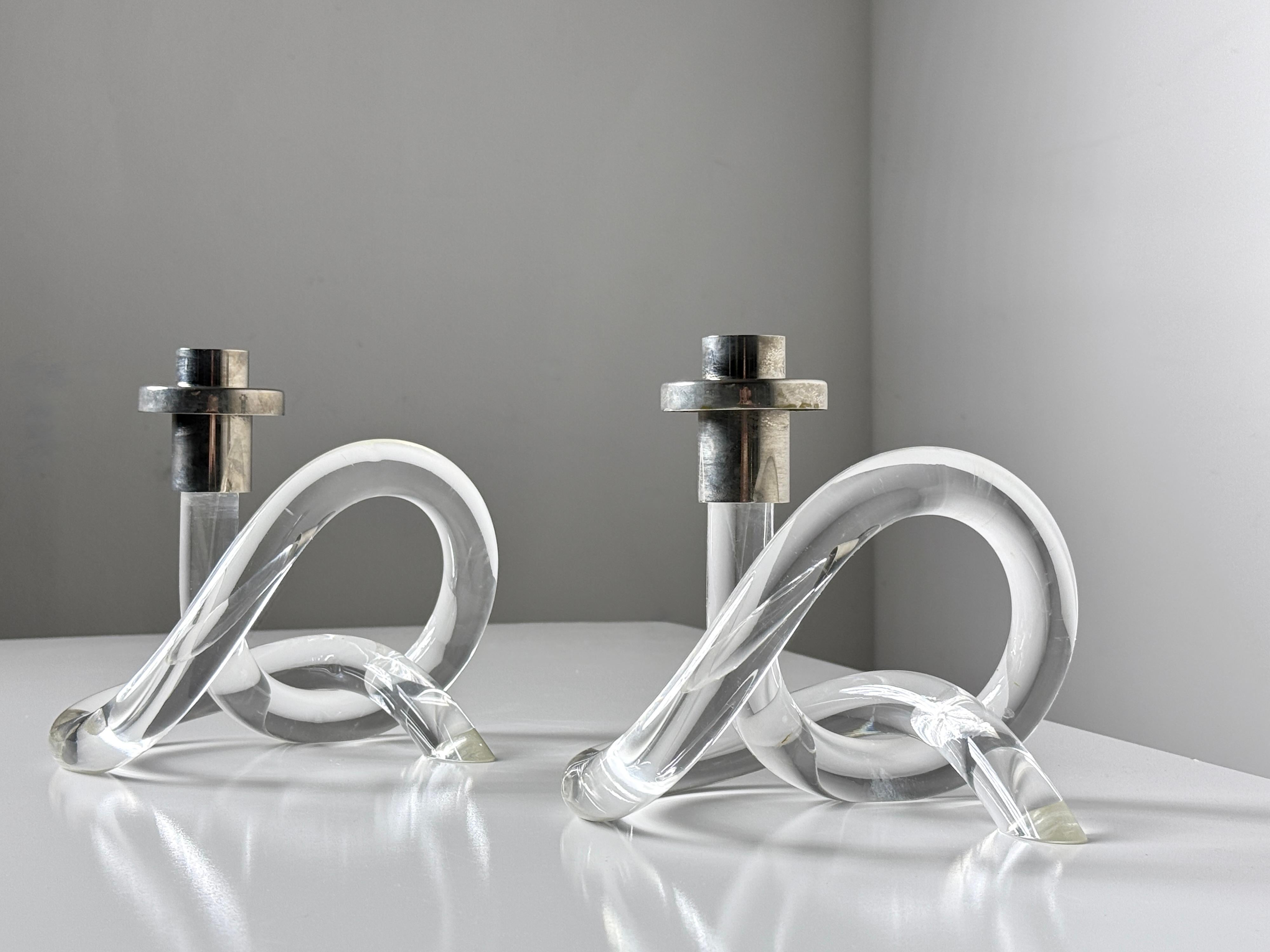 Coppia di portacandele scultorei in lucite di Dorothy Thorpe degli anni '70 in vendita 1