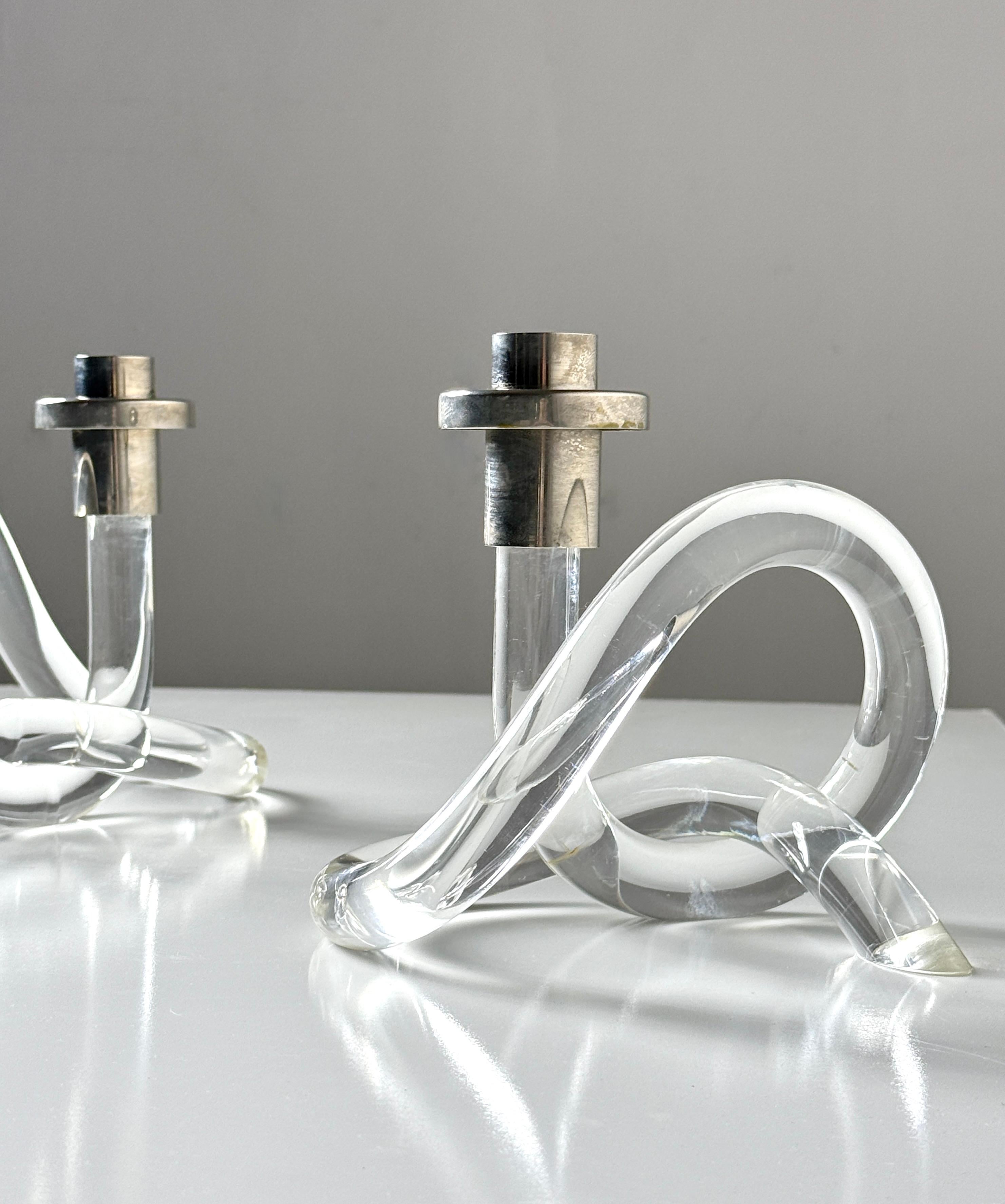 Coppia di portacandele scultorei in lucite di Dorothy Thorpe degli anni '70 in vendita 2