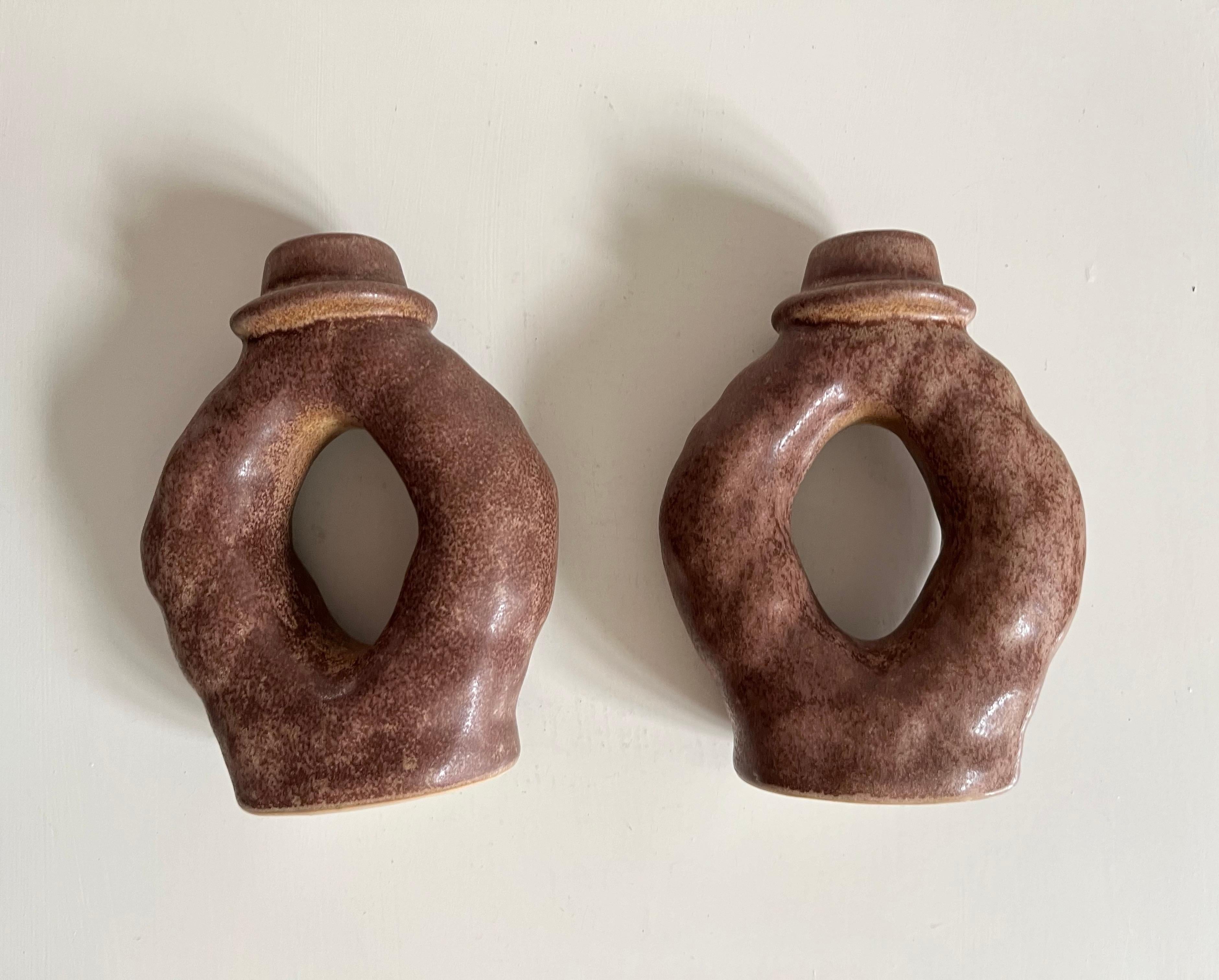 Paar skulpturale brutalistische Keramikvasen aus der Jahrhundertmitte m. Hasenfell-Glasur, 1960 im Angebot 3