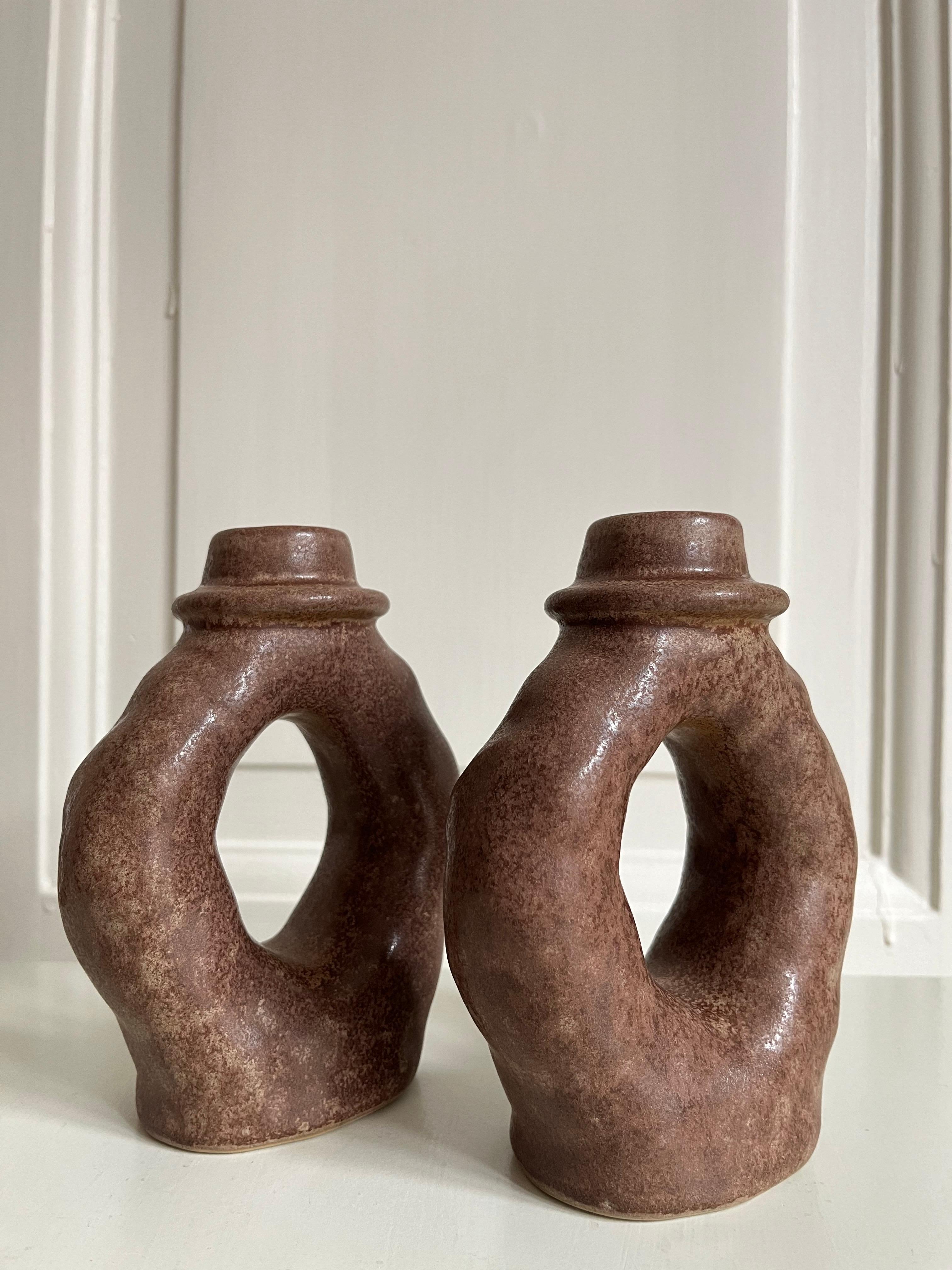 Paar skulpturale brutalistische Keramikvasen aus der Jahrhundertmitte m. Hasenfell-Glasur, 1960 im Angebot 2