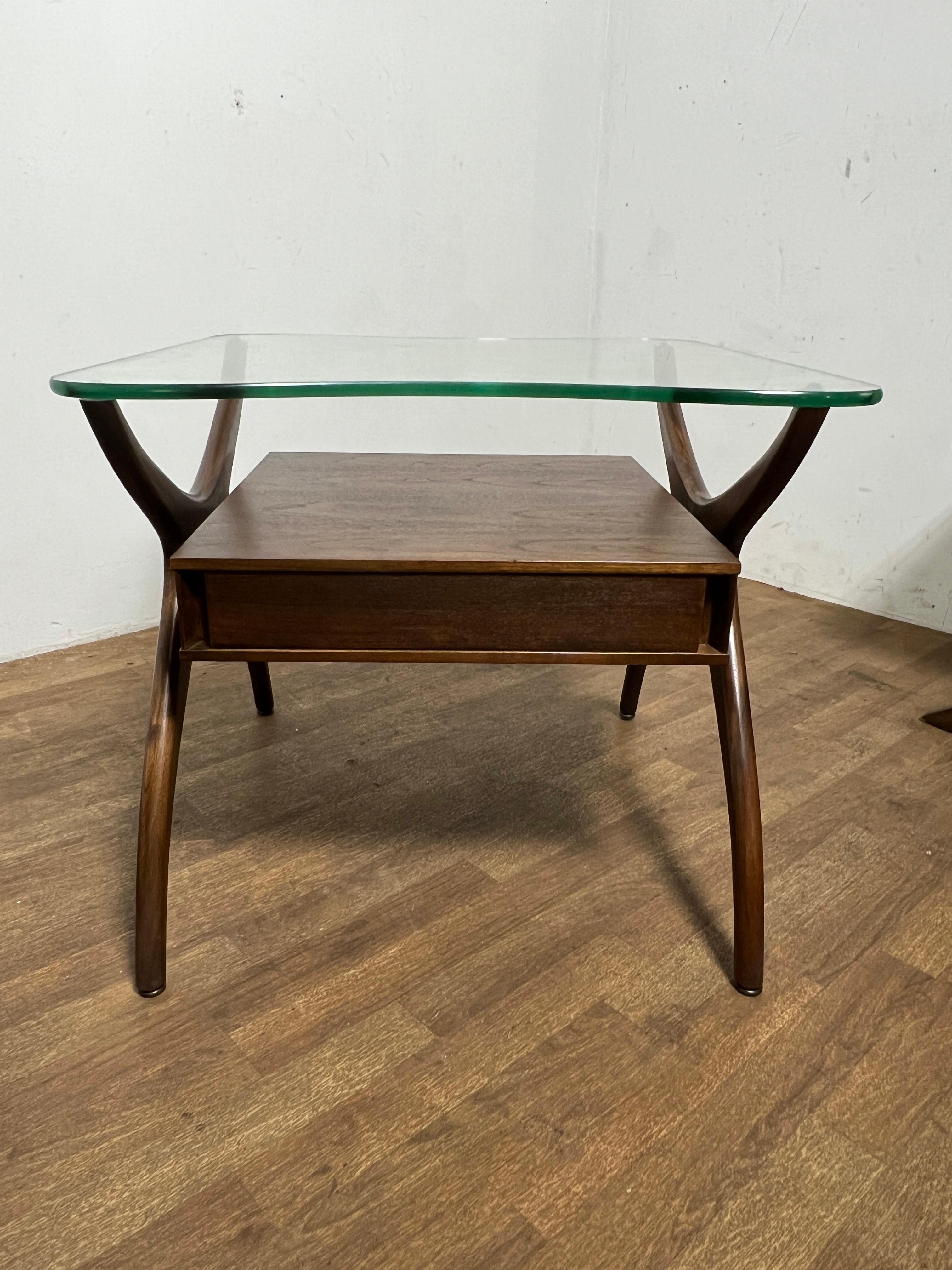 Paar skulpturale Beistelltische aus der Mitte des Jahrhunderts, ca. 1960er Jahre im Angebot 1
