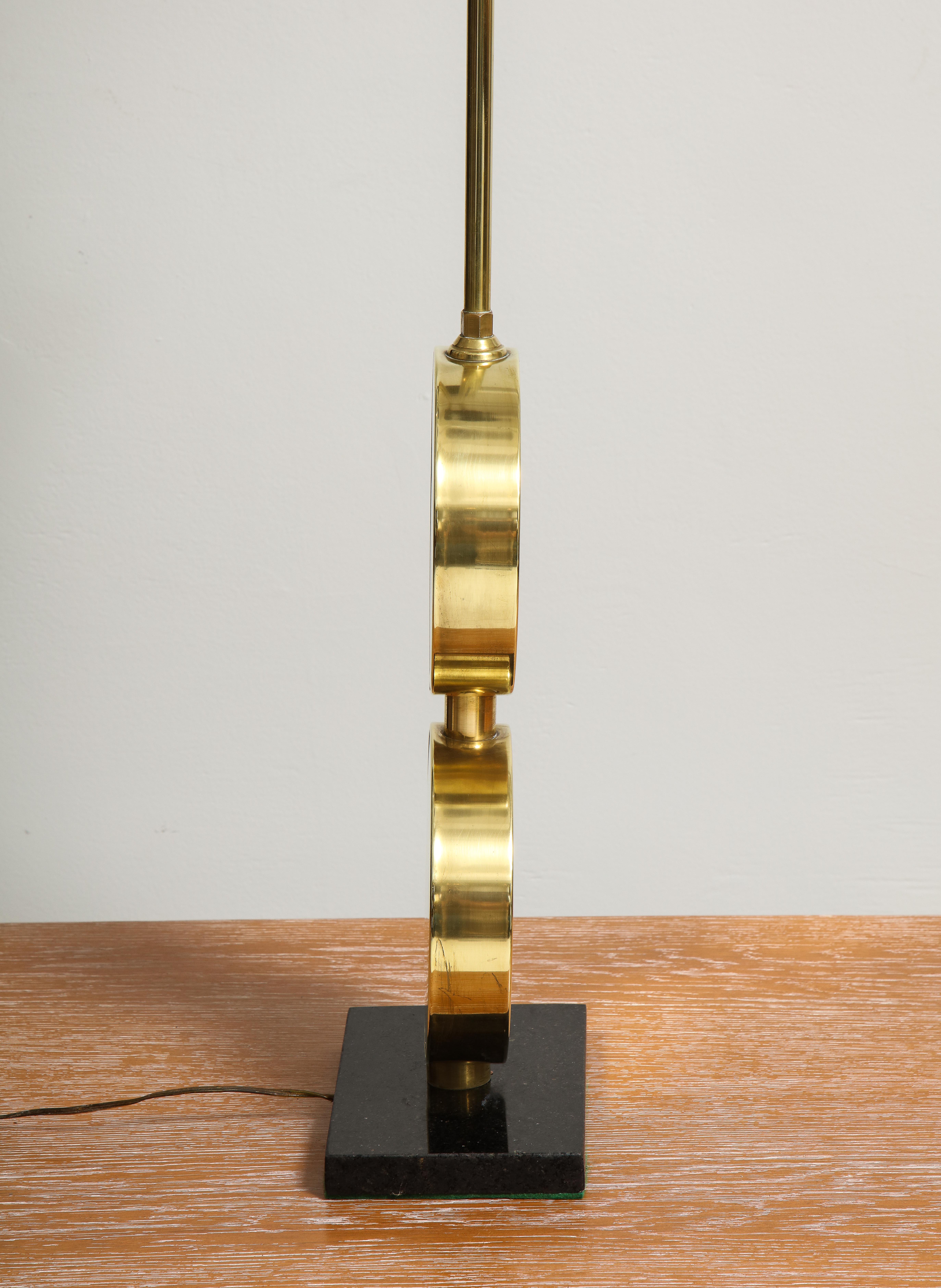 Skulpturale Mid-Century-Modern-Messingscheibenlampen, Paar im Angebot 3