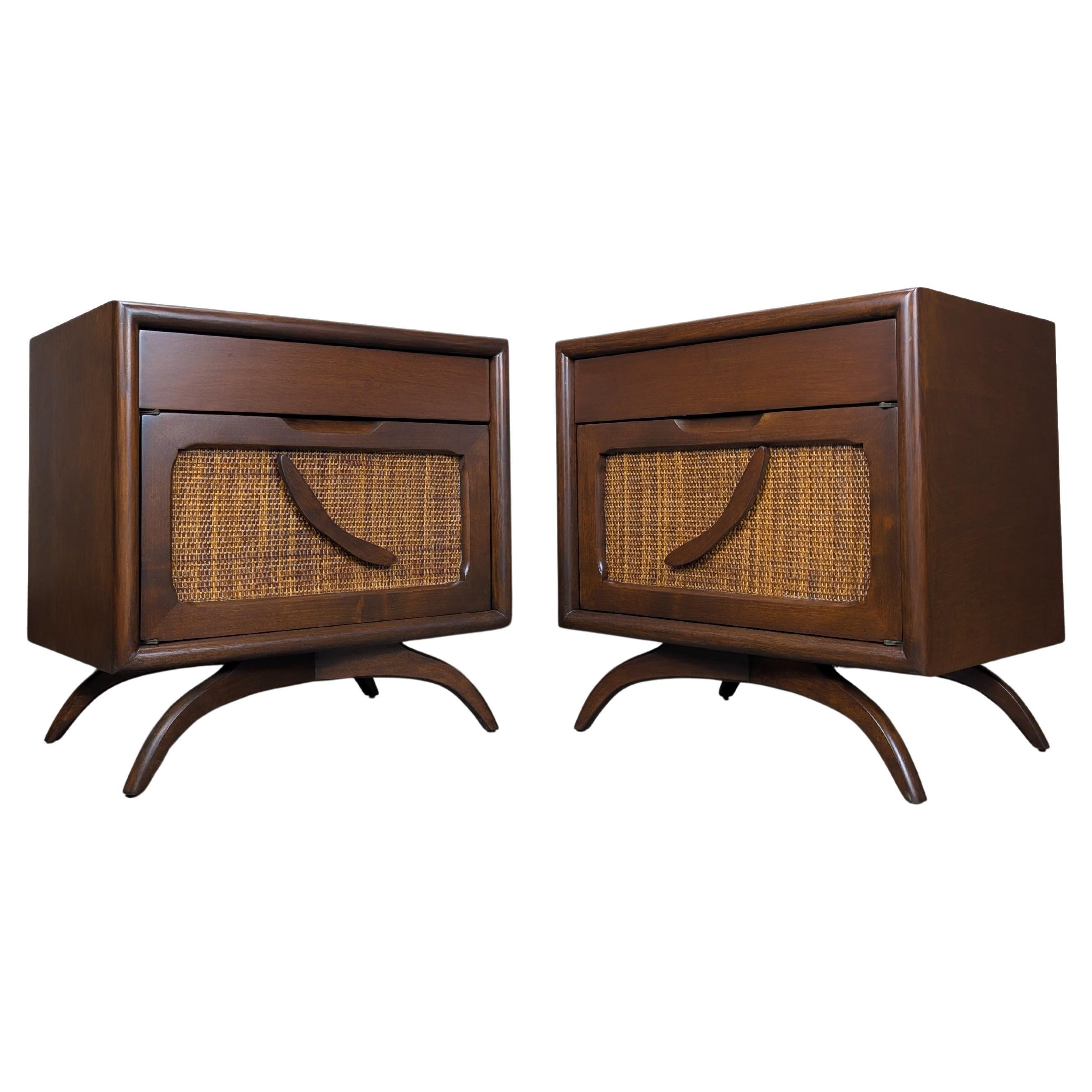 Paire de tables de nuit sculpturales modernes du milieu du siècle dernier, c1960s en vente