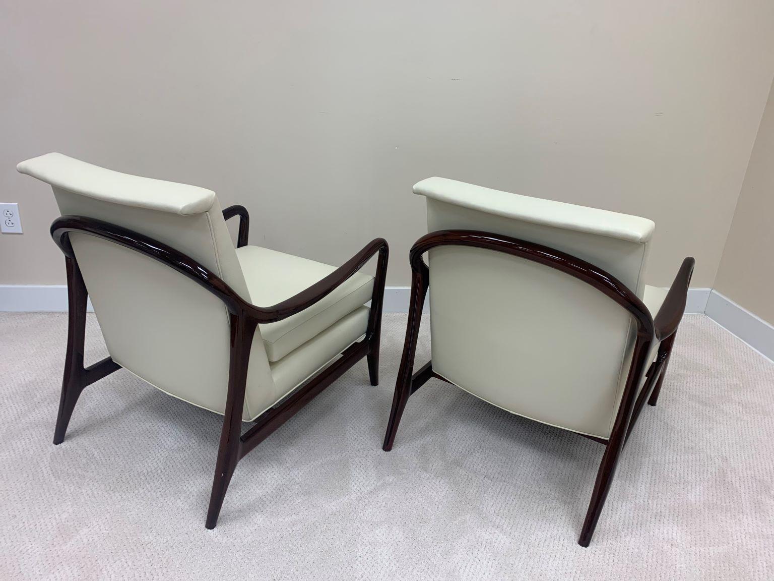 Mid-Century Modern Pair of Sculptural Mid-Century Kagan Style Walnut and Leather Lounge Chairs