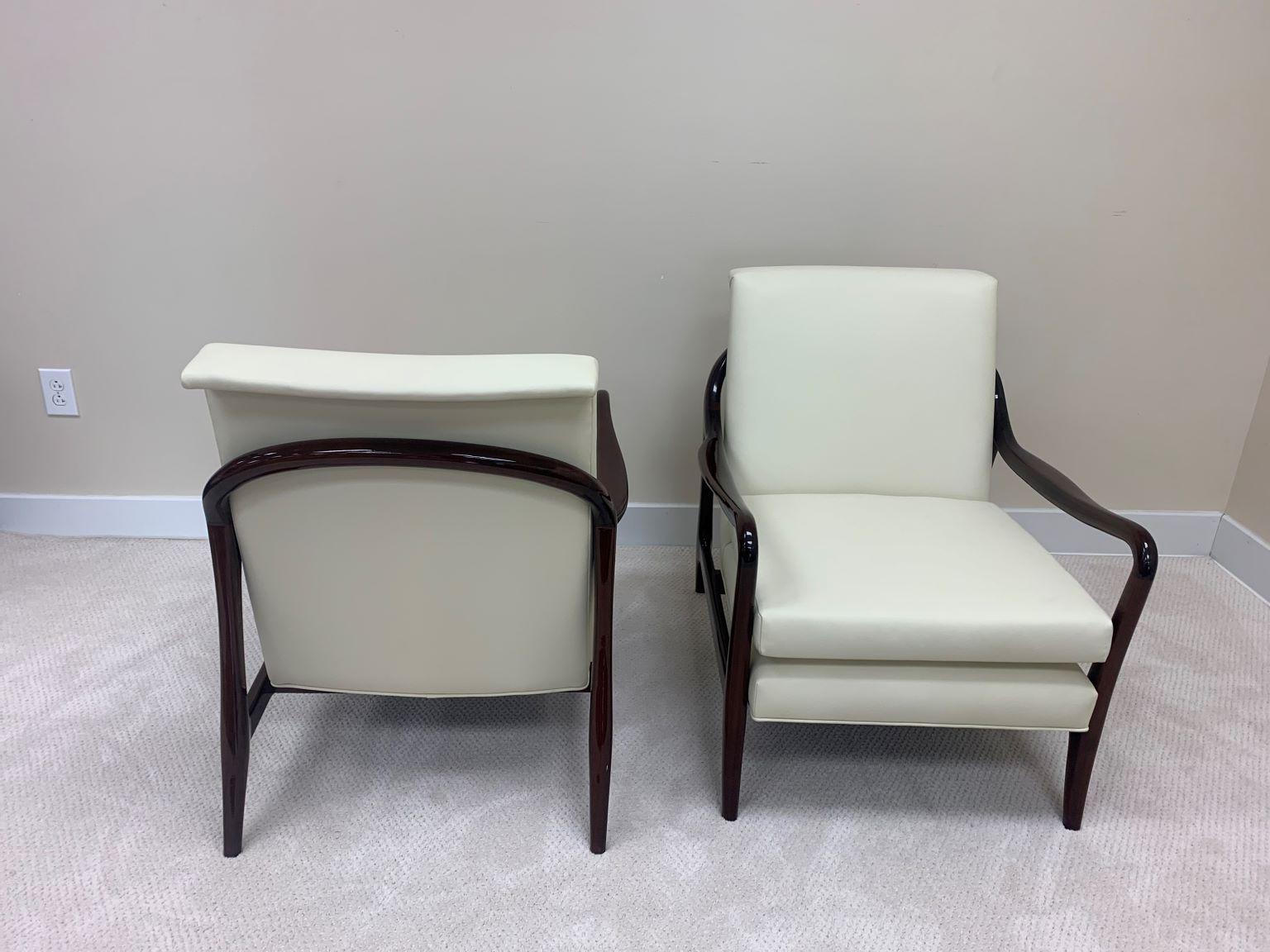 Pair of Sculptural Mid-Century Kagan Style Walnut and Leather Lounge Chairs In Excellent Condition In Bernville, PA