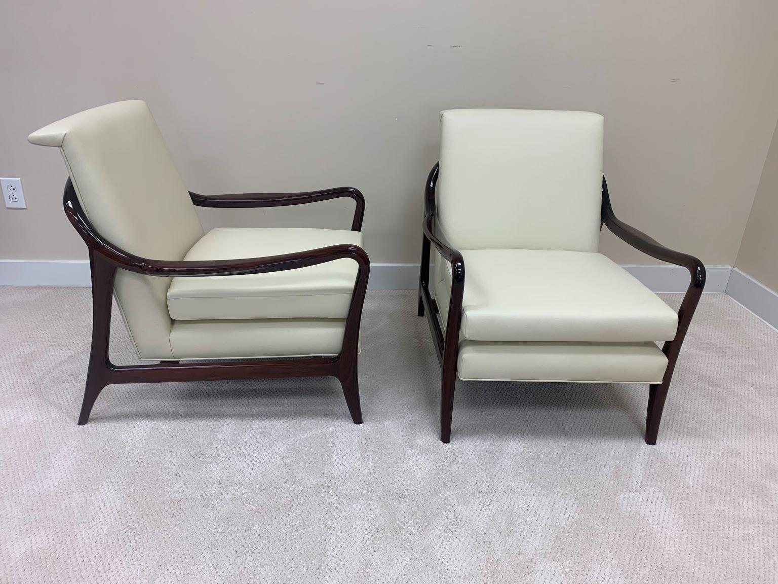 Mid-20th Century Pair of Sculptural Mid-Century Kagan Style Walnut and Leather Lounge Chairs