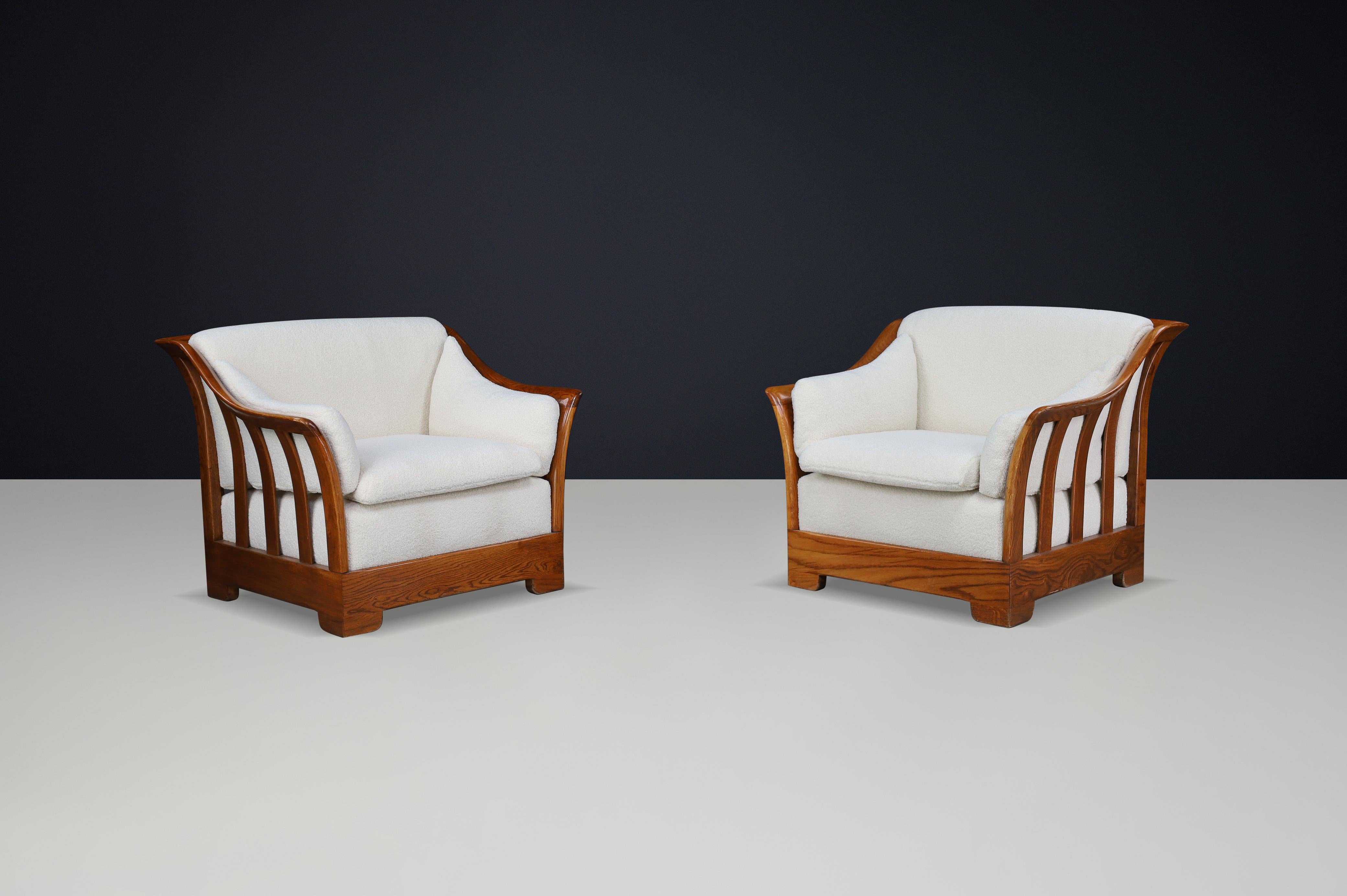 Pareja de Sillones Escultóricos Mobil Girgi XL en Bouclé Teddy, Italia, años 60

Extraordinaria pareja de sillones extragrandes de la modernidad de mediados de siglo, diseñados por Mobil Girgi, Italia, hacia la década de 1960. Estos sillones