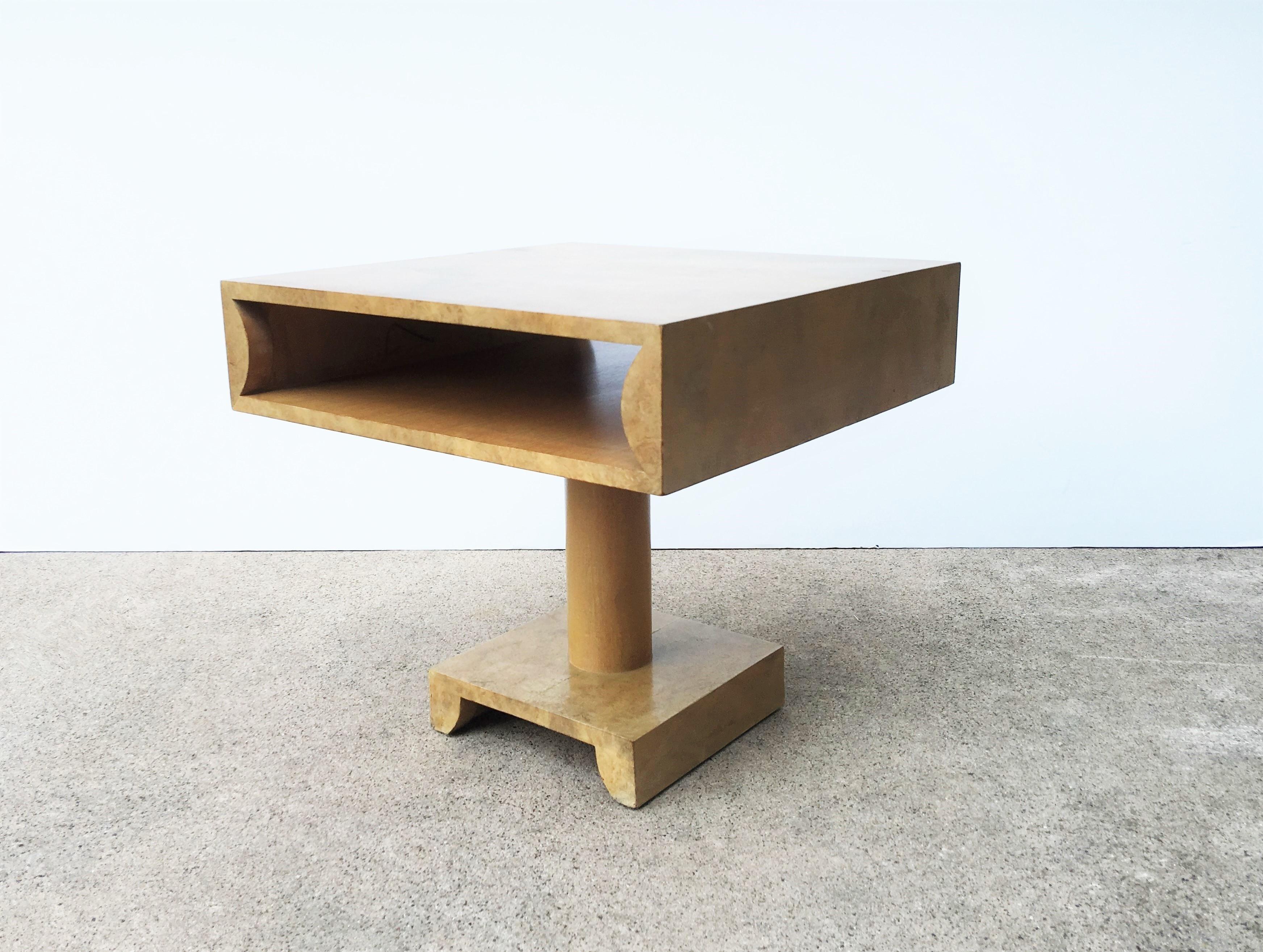 Mid-Century Modern Pair of sculptural Nightstands or End Tables in Style of Tommi Parzinger