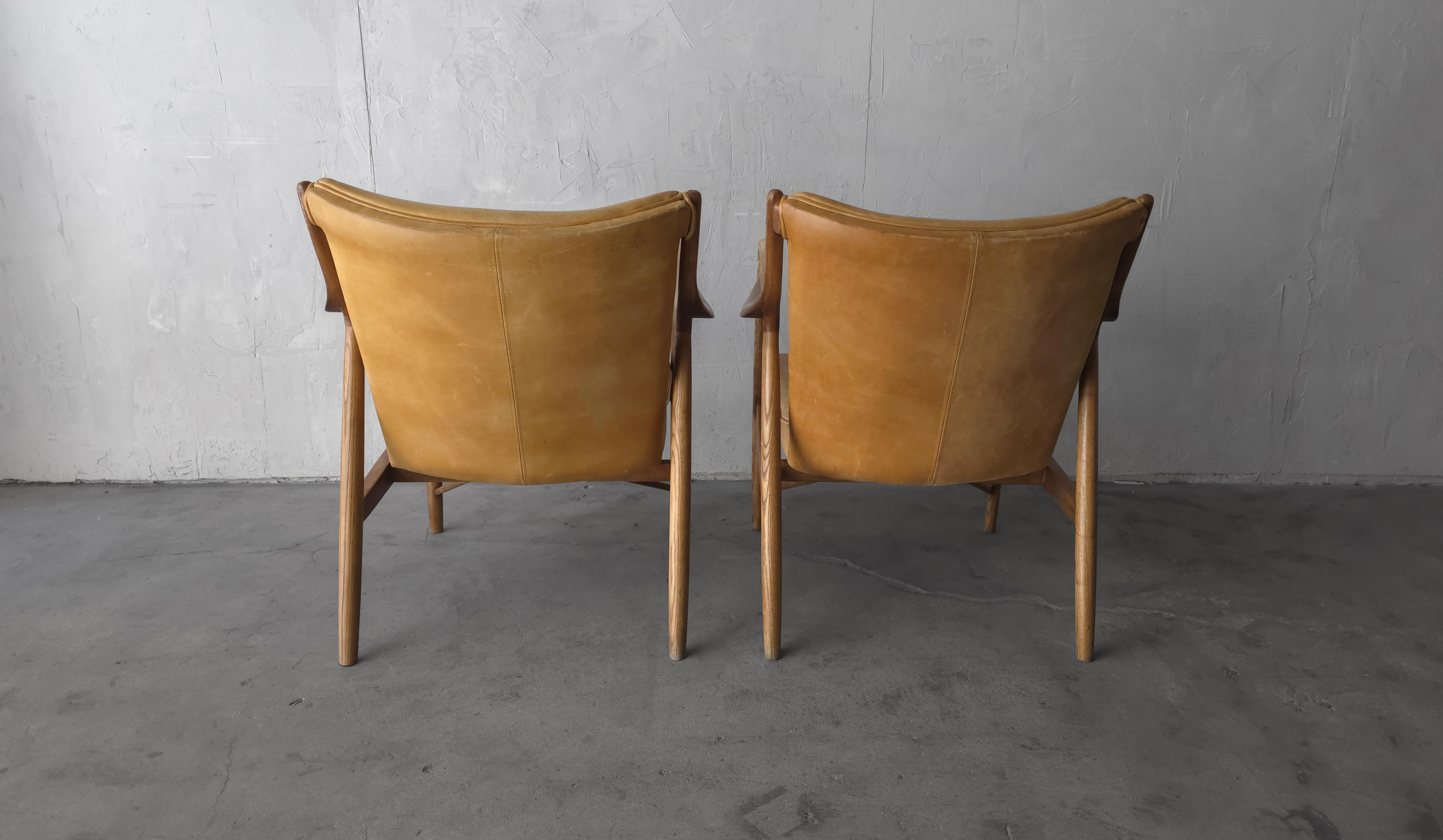 Pair of Sculptural Oak and Leather Danish Lounge Chairs For Sale 2