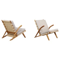 Ein Paar skulpturale Lounge-Sessel aus Eiche, Europa, 1960er Jahre