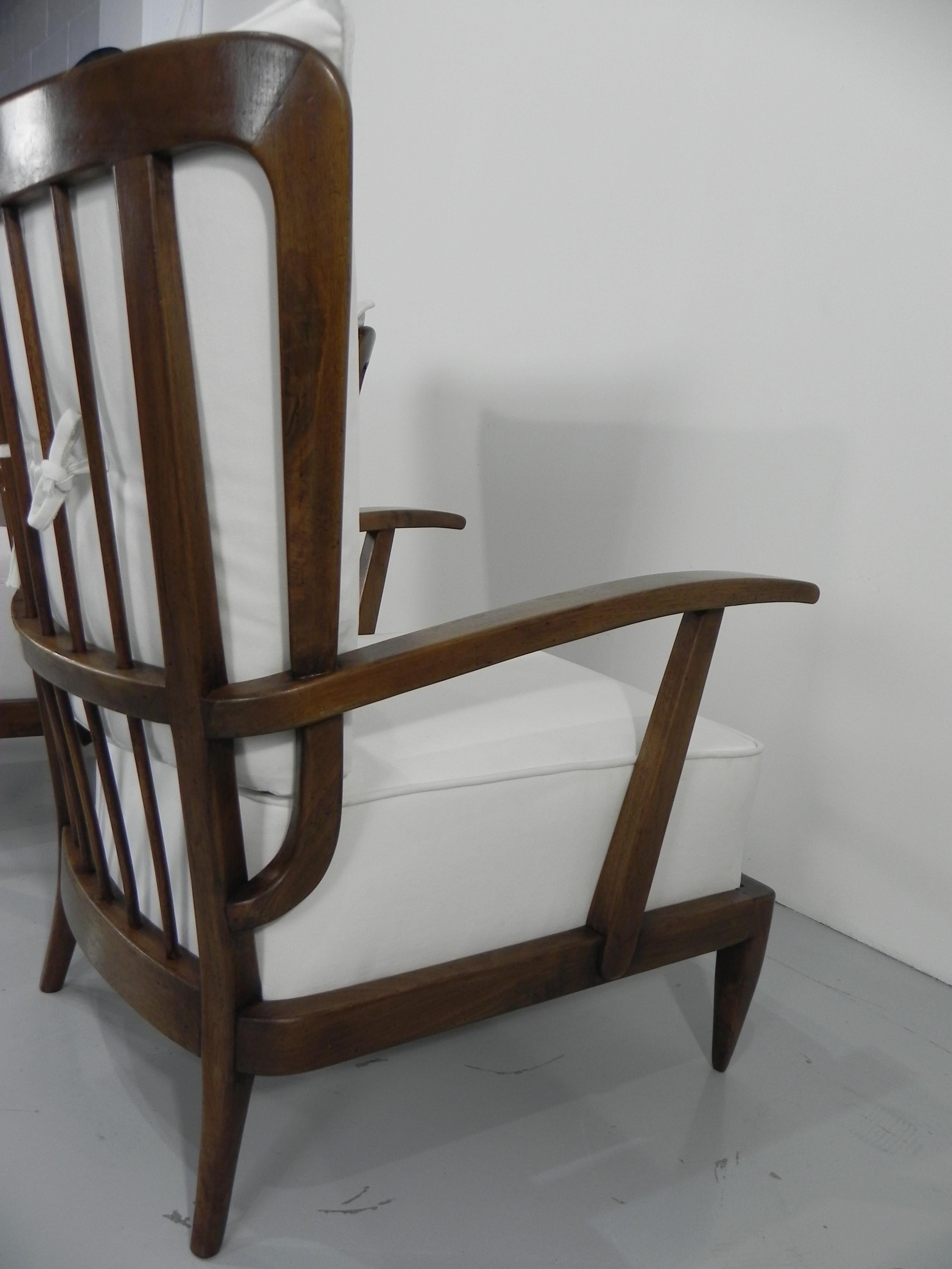 Paar skulpturale Paolo Buffa-Sessel aus der italienischen Mitte des Jahrhunderts im Angebot 5