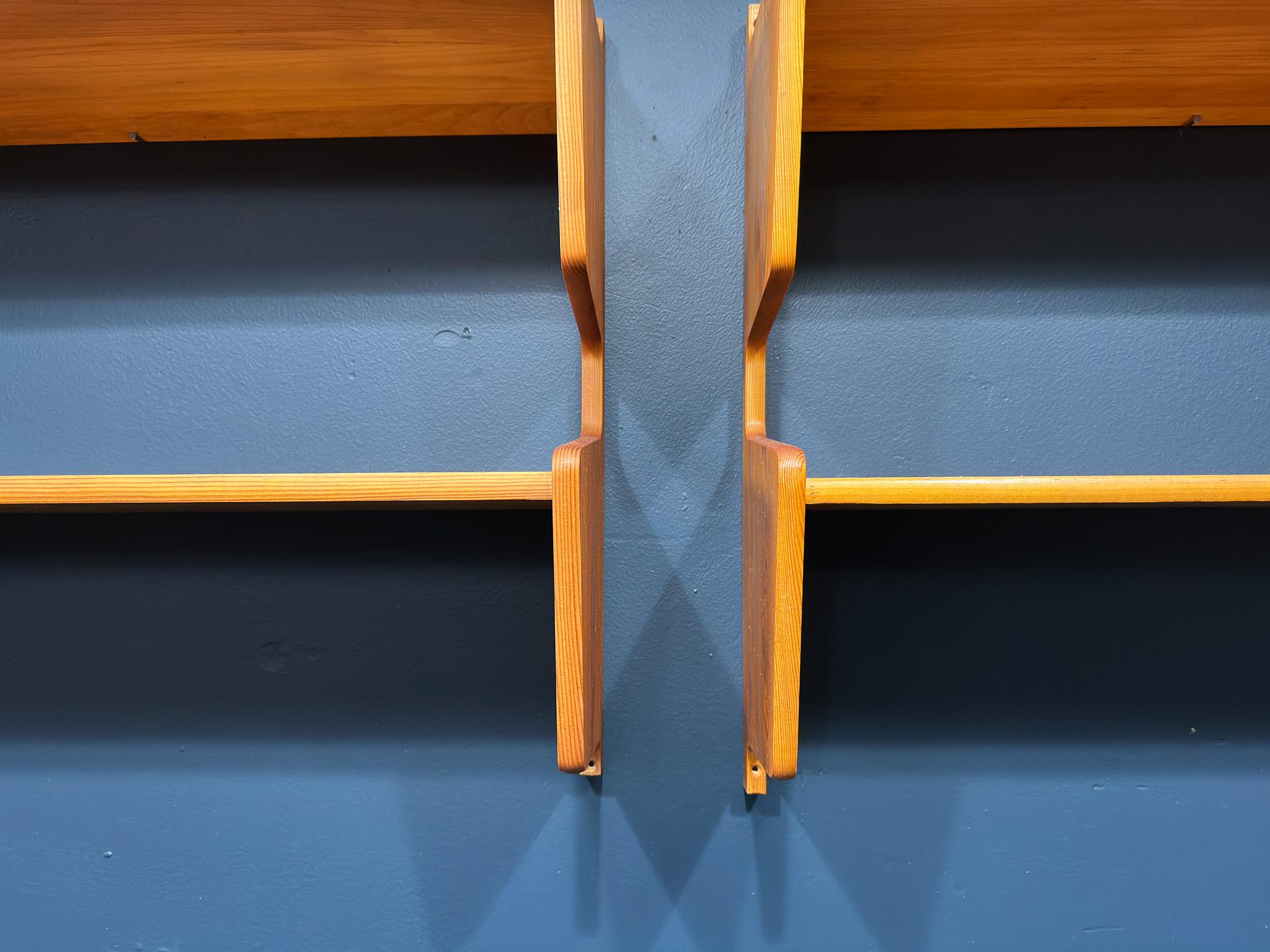 Pair of Sculptural Pine Shelves In Good Condition For Sale In London, GB