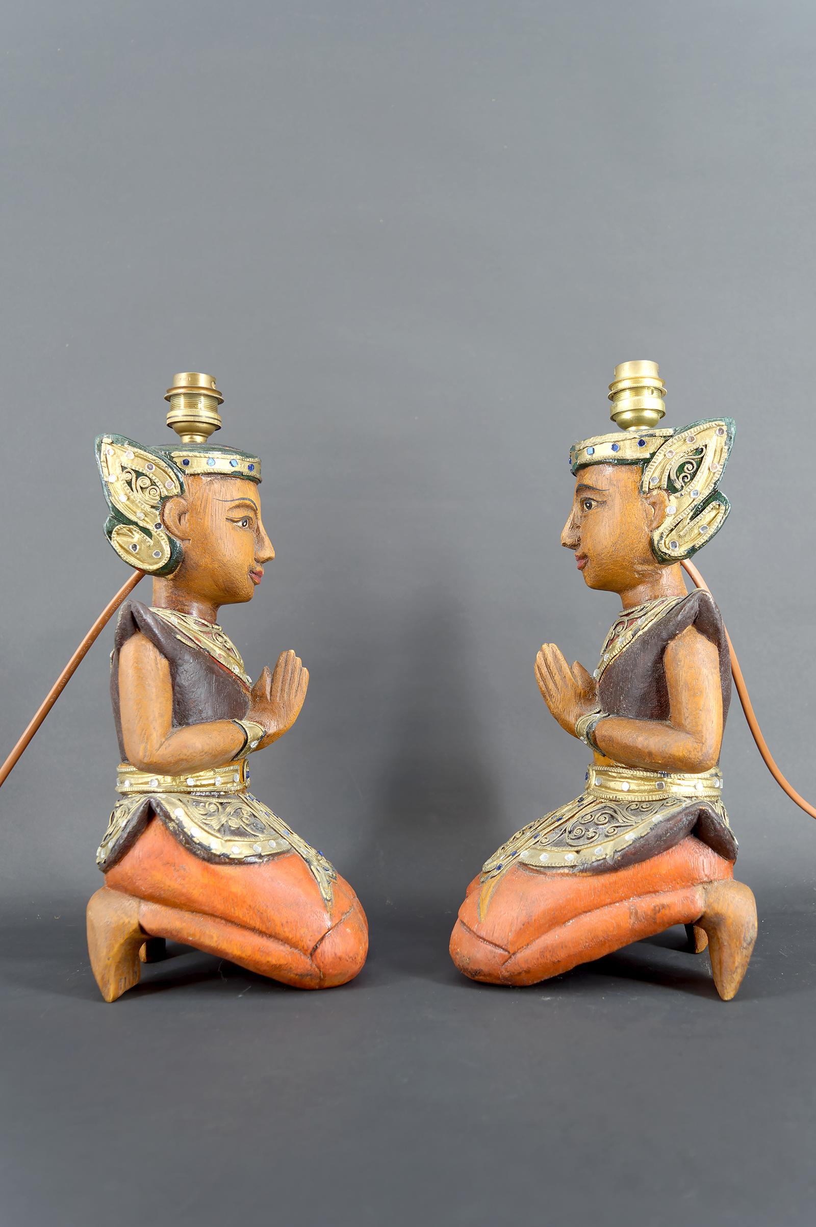 Indonesiano Coppia di lampade scultoree in legno policromo, Indonesia, CIRCA 1970 in vendita