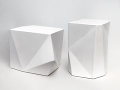 Paire de tables d'appoint sculpturales fabriquées à la main en plâtre par Benediko