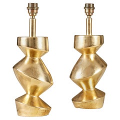 Coppia di lampade da tavolo scultoree "Savoy" in oro dorato