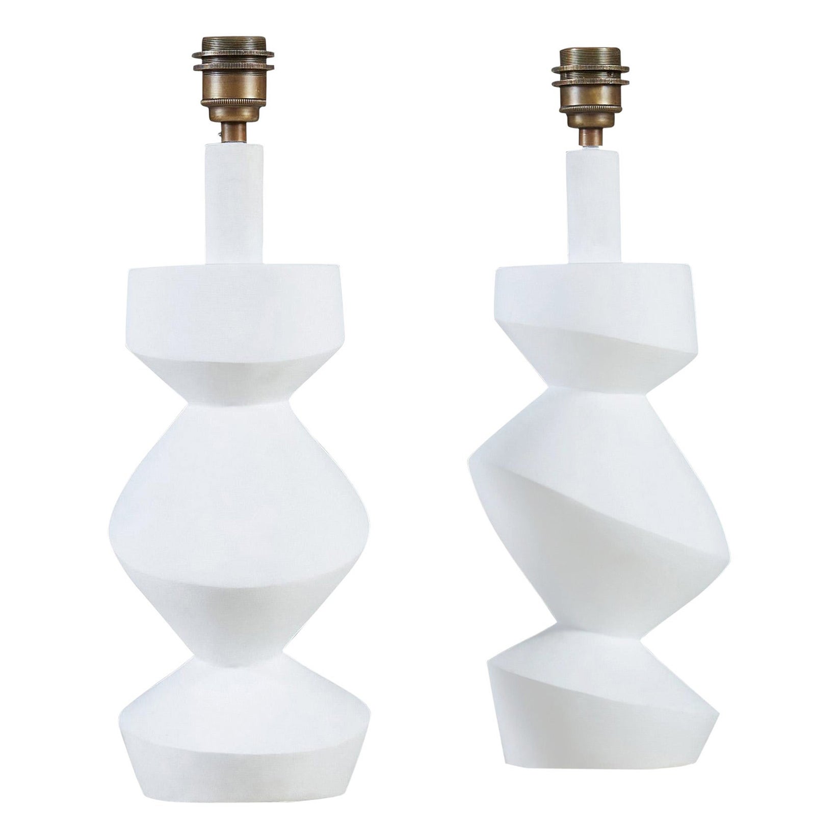 Paire de lampes de table sculpturales en plâtre blanc "Savoy".