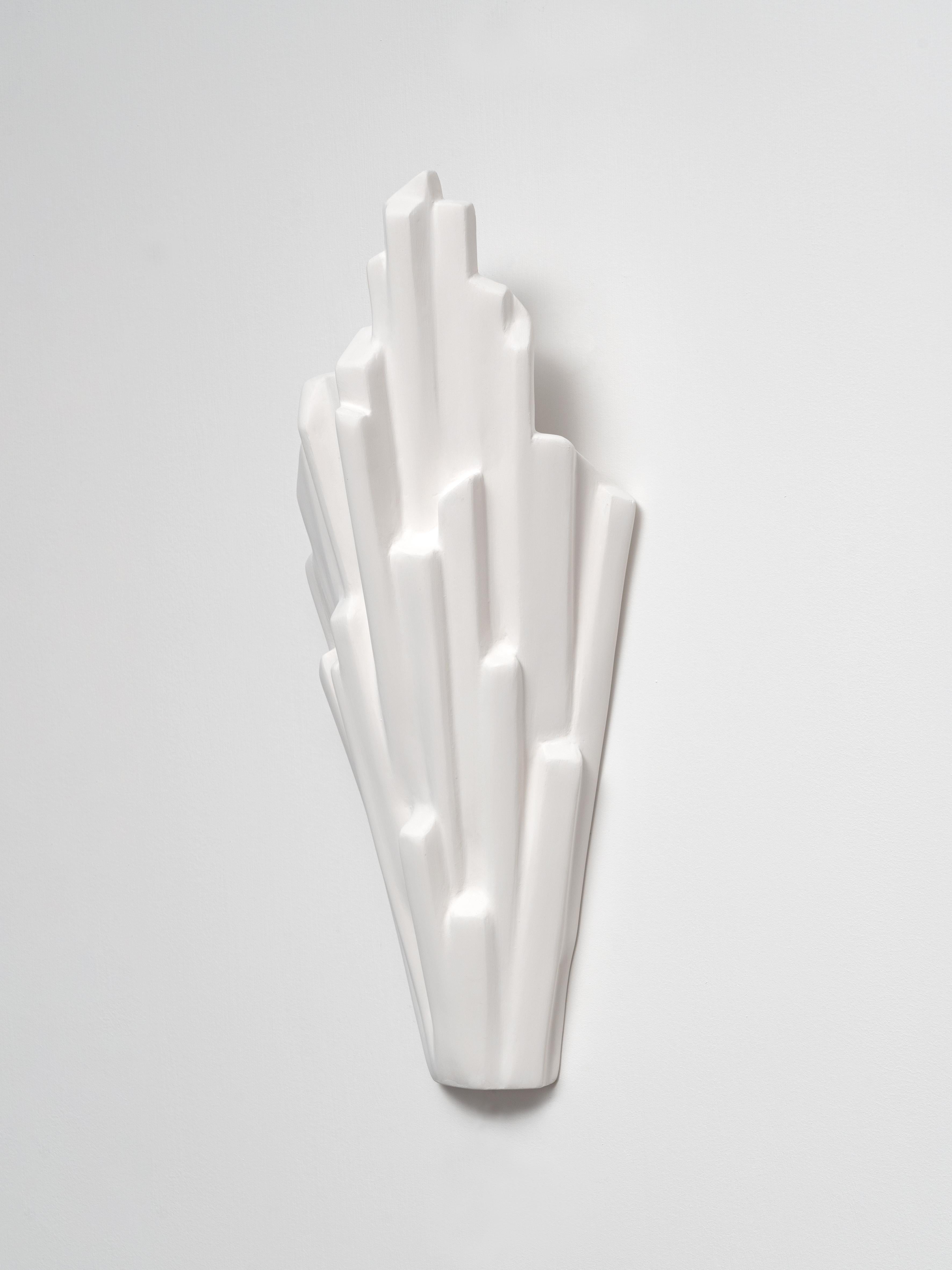 Moderno Coppia di applique scultoree 'Sinan', luci da parete in gesso di Benediko in vendita