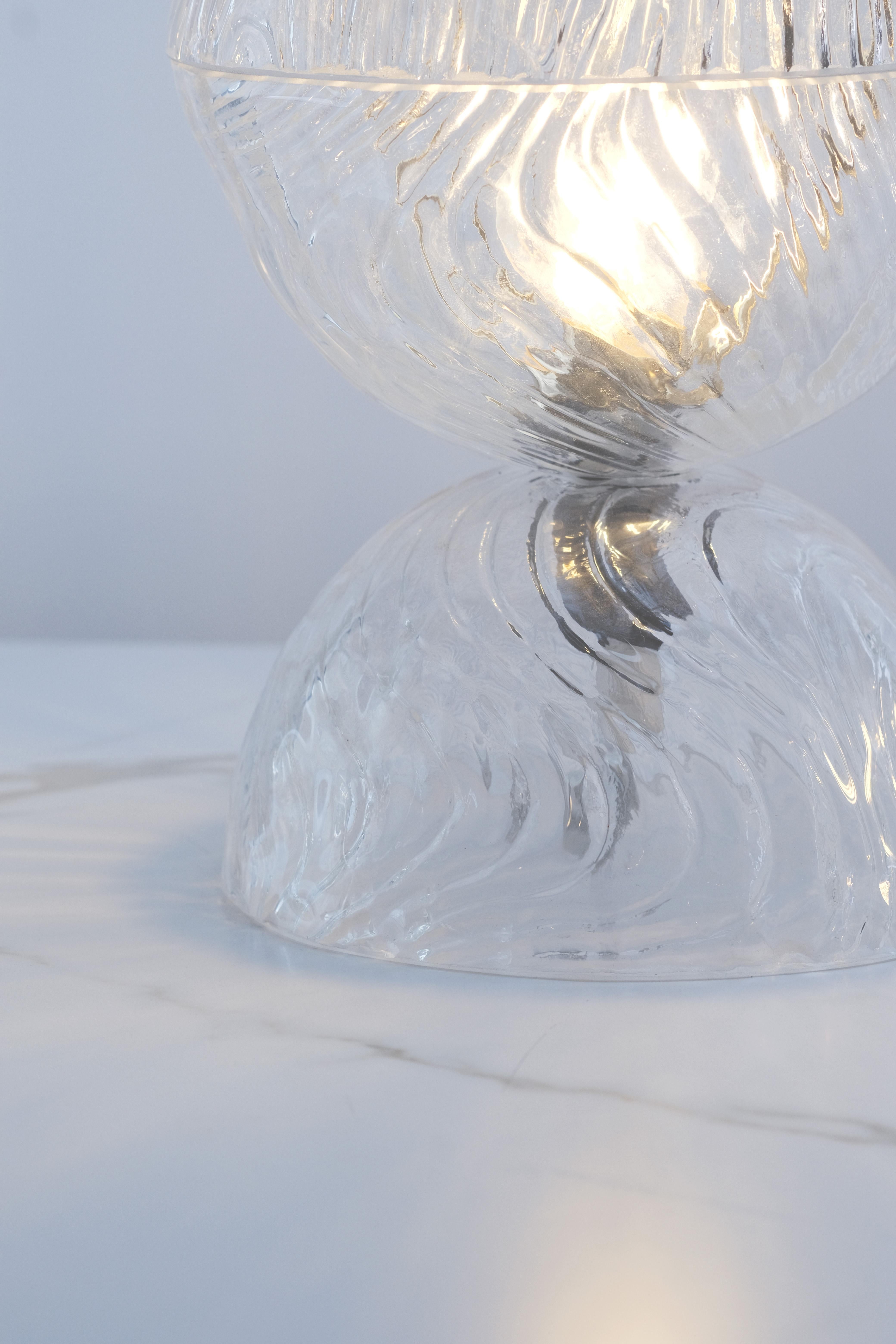 Italian Pair of Sculptural Swirled Clear Murano Glass Table Lamps, Italy, 1970s For Sale