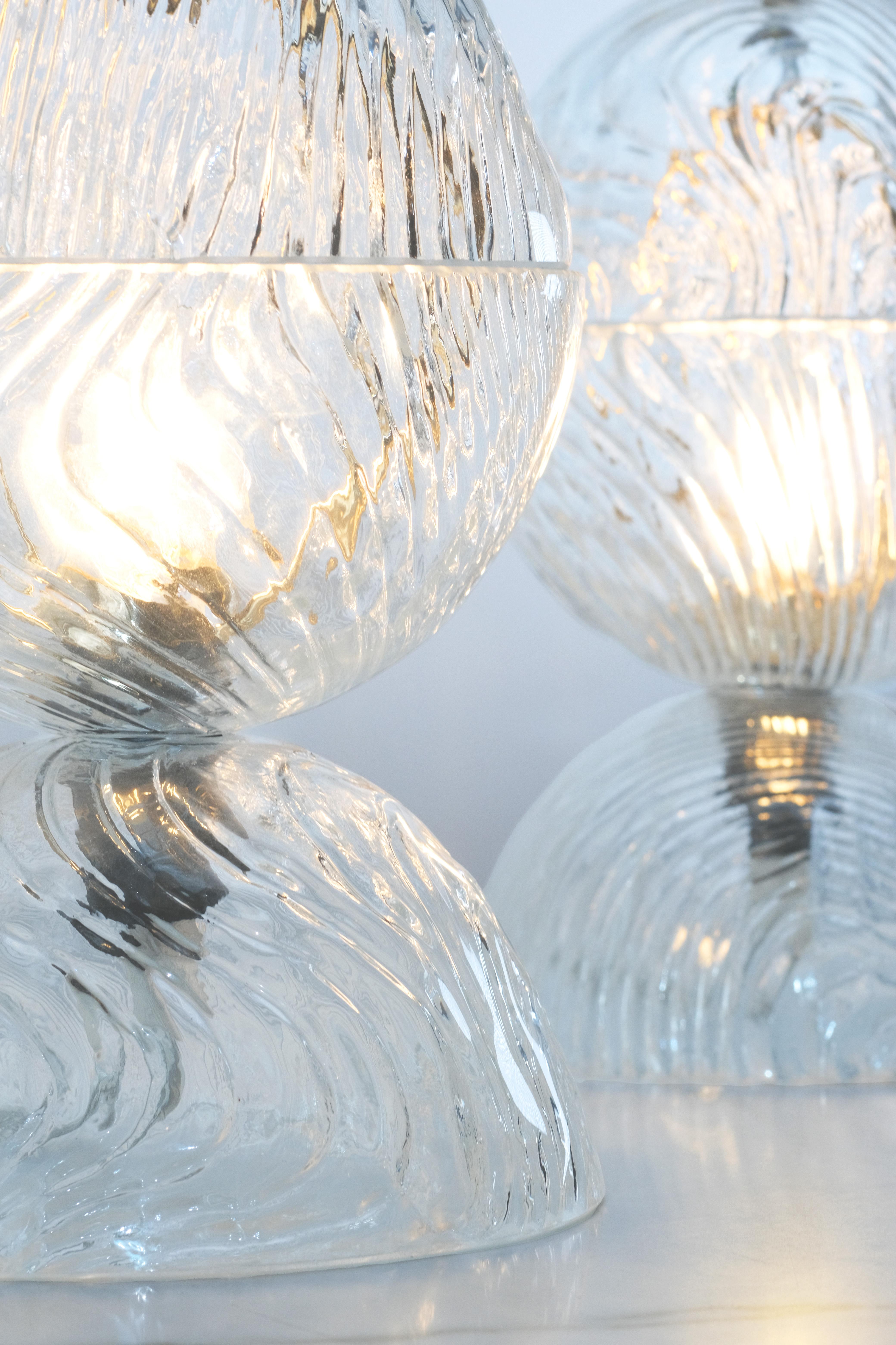 Brass Pair of Sculptural Swirled Clear Murano Glass Table Lamps, Italy, 1970s For Sale