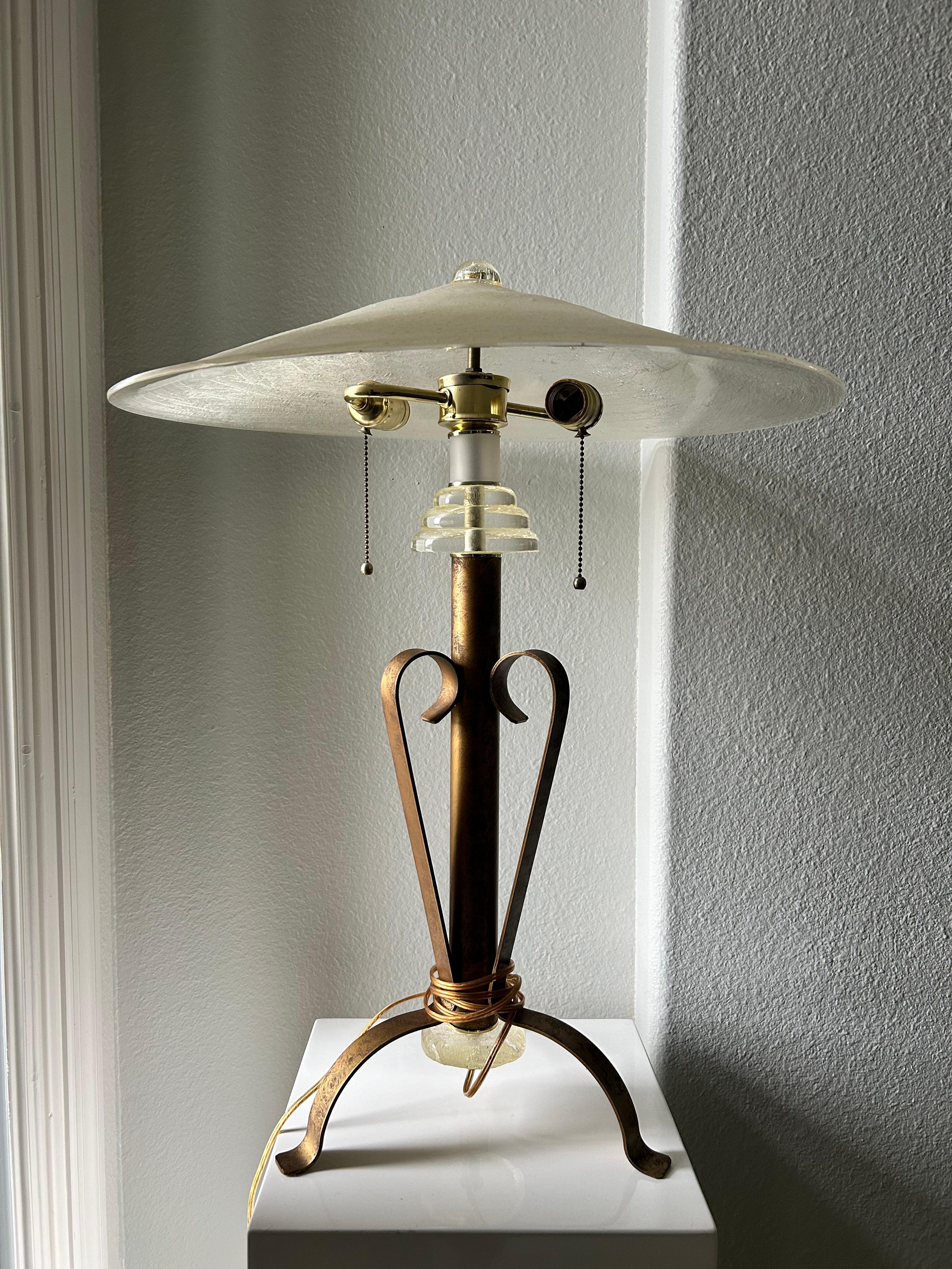 Pair of Bronze and Lucite Table Lamps In Good Condition For Sale In Clermont, FL