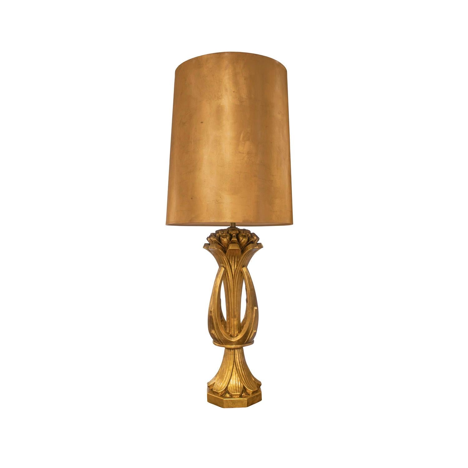 Paire de grandes et étonnantes lampes de table en plâtre doré avec motif de gerbe de blé stylisée et abat-jour d'origine avec feuille d'or, américaines 1971 (signées 